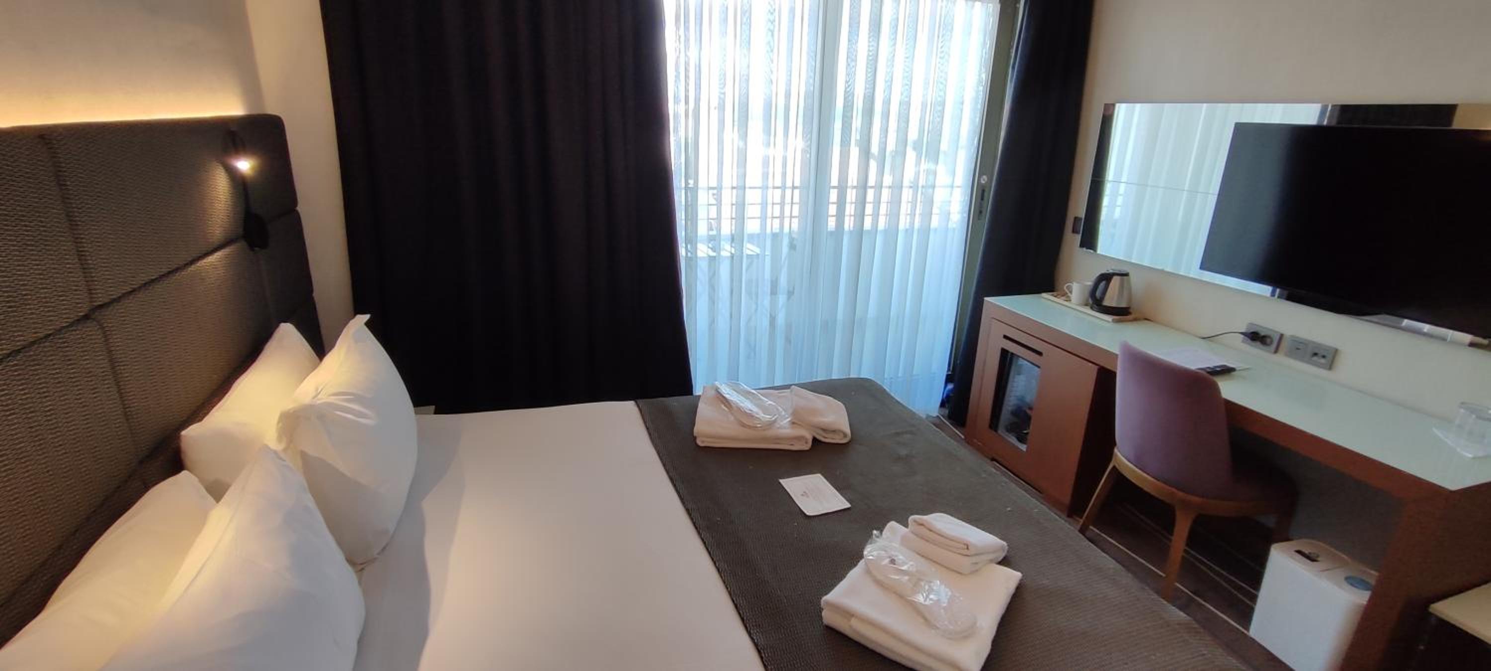 Premium Balcony Room thumbnail 5