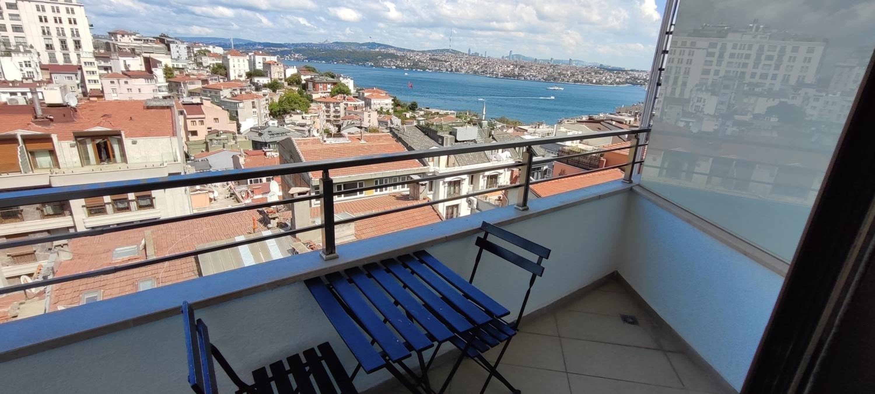 Deluxe Bosphorus Balcony Room thumbnail 5