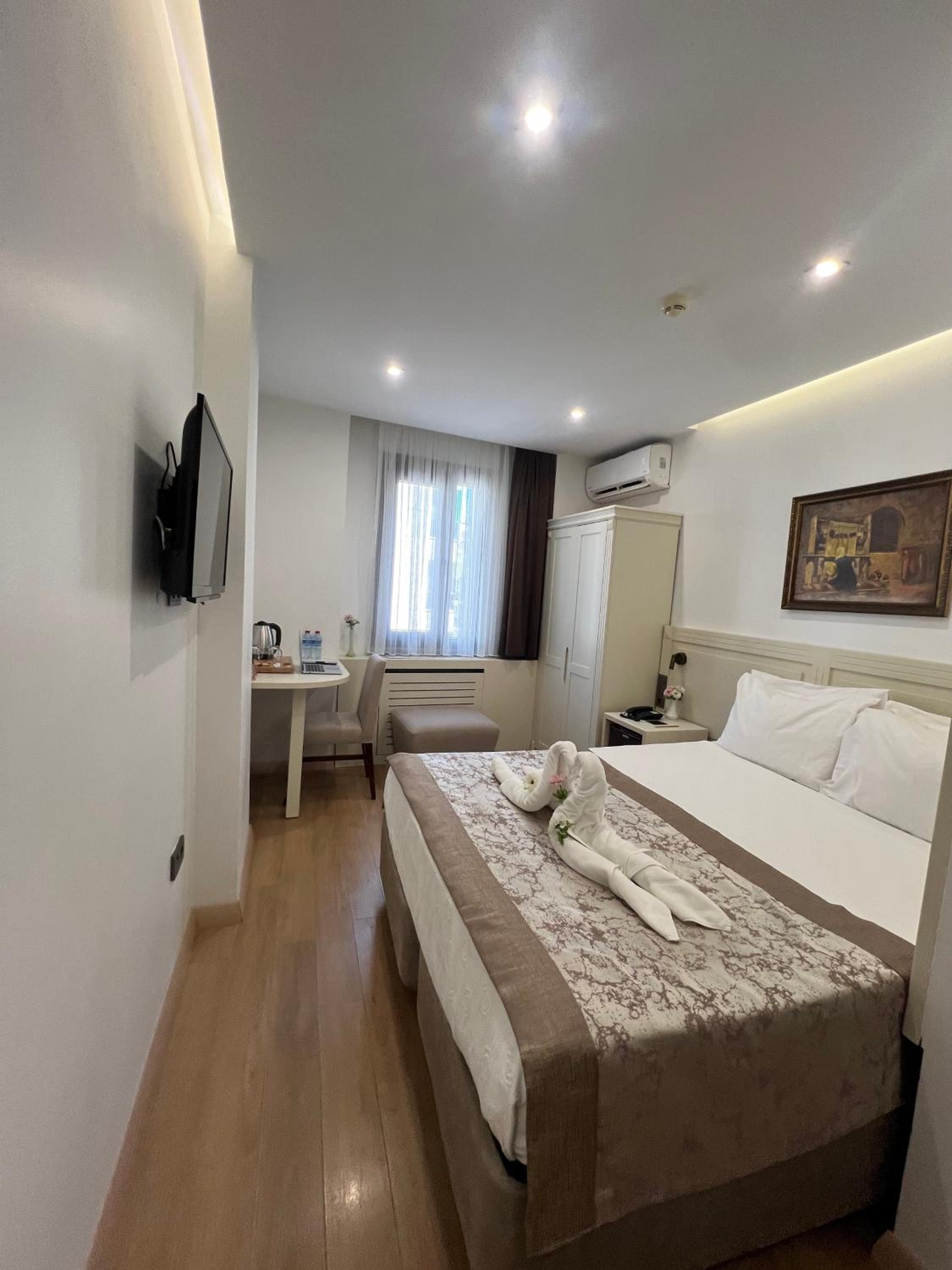 Double or Twin Room photo 2