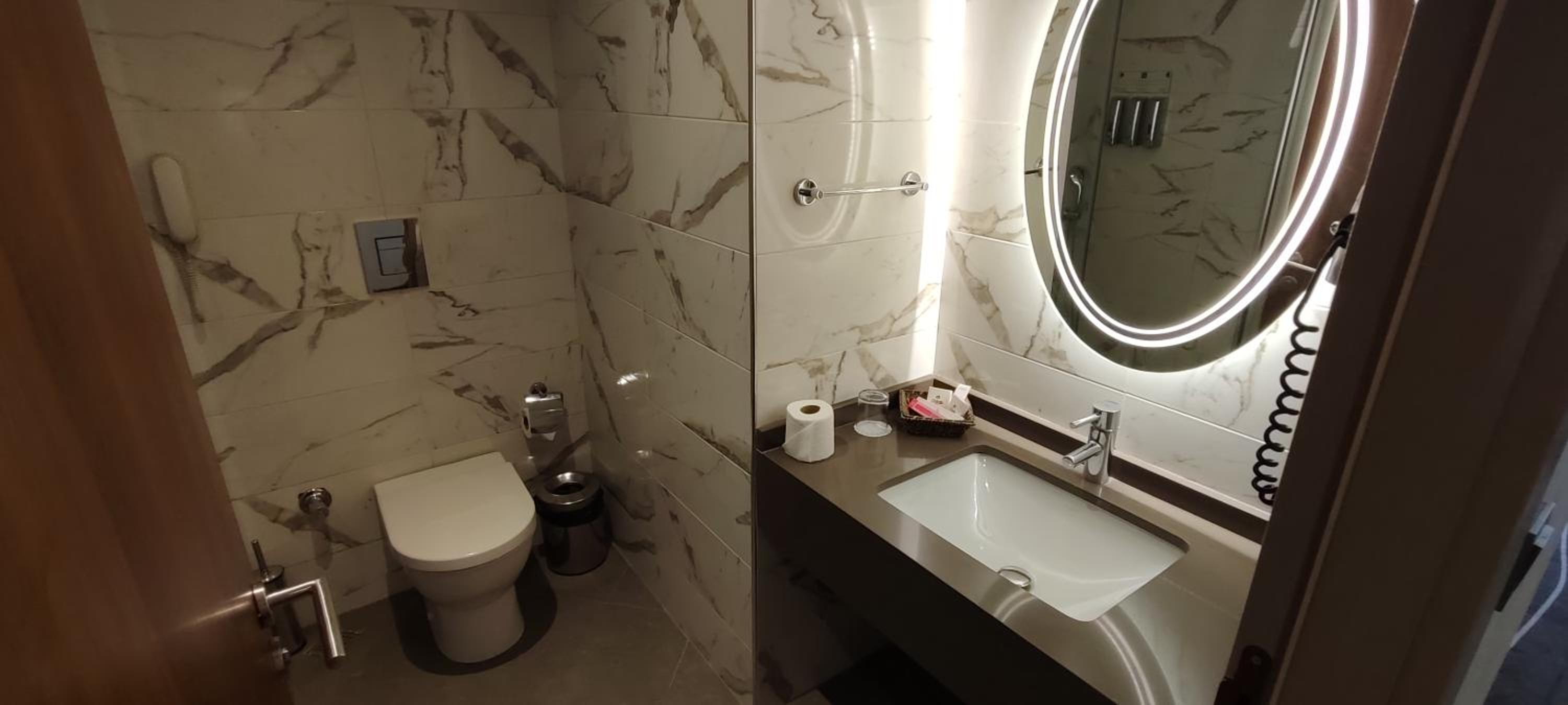 Deluxe Bosphorus Triple Balcony Room thumbnail 6