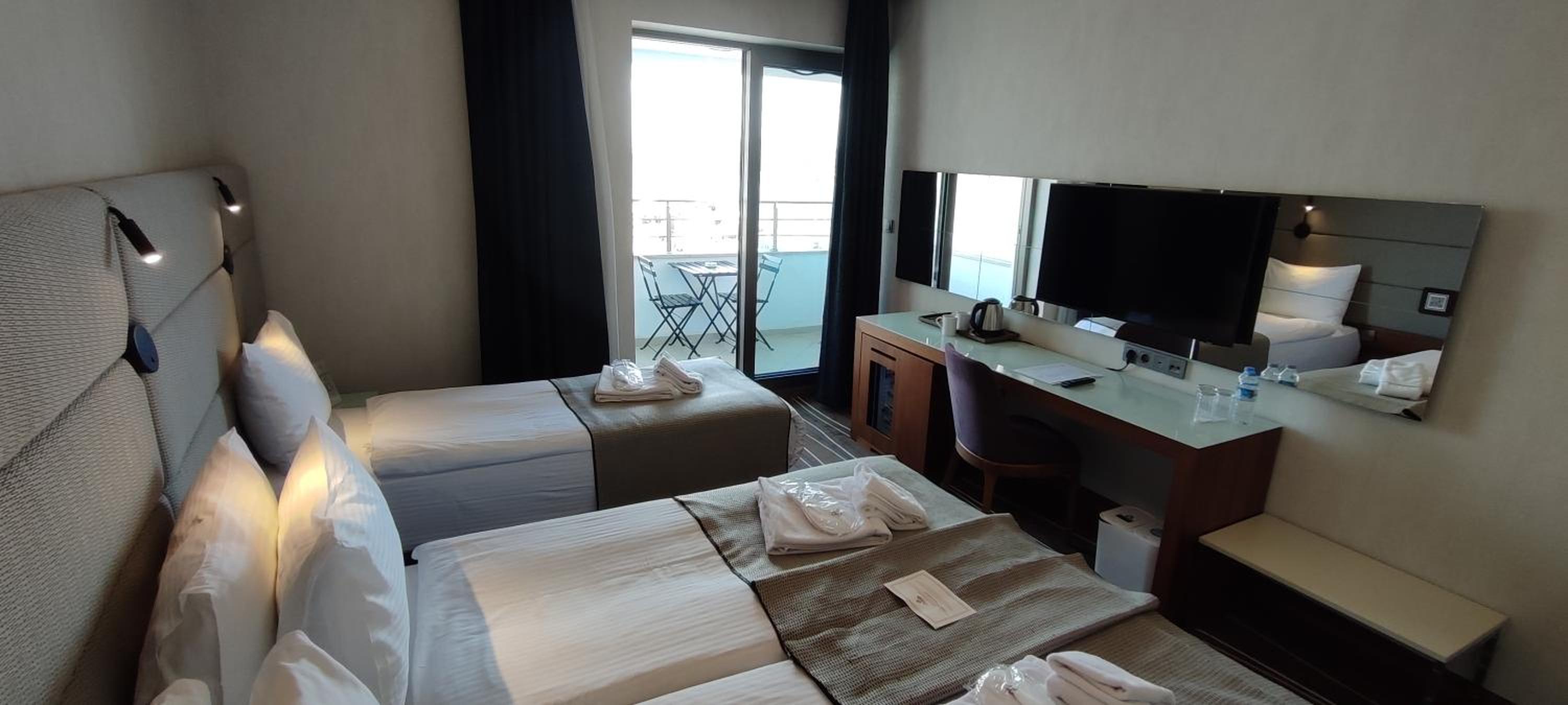 Deluxe Bosphorus Triple Balcony Room thumbnail 5
