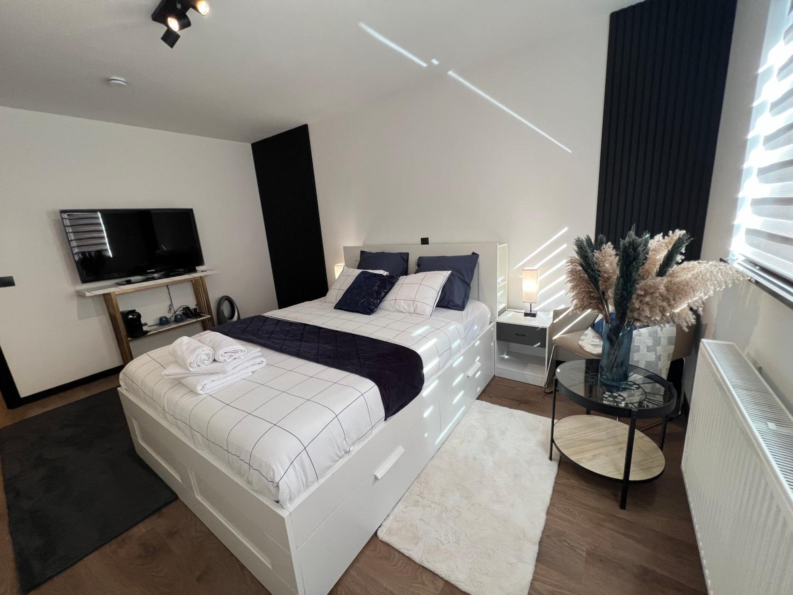 Deluxe Double Room (2 Adults + 1 Child) photo 2