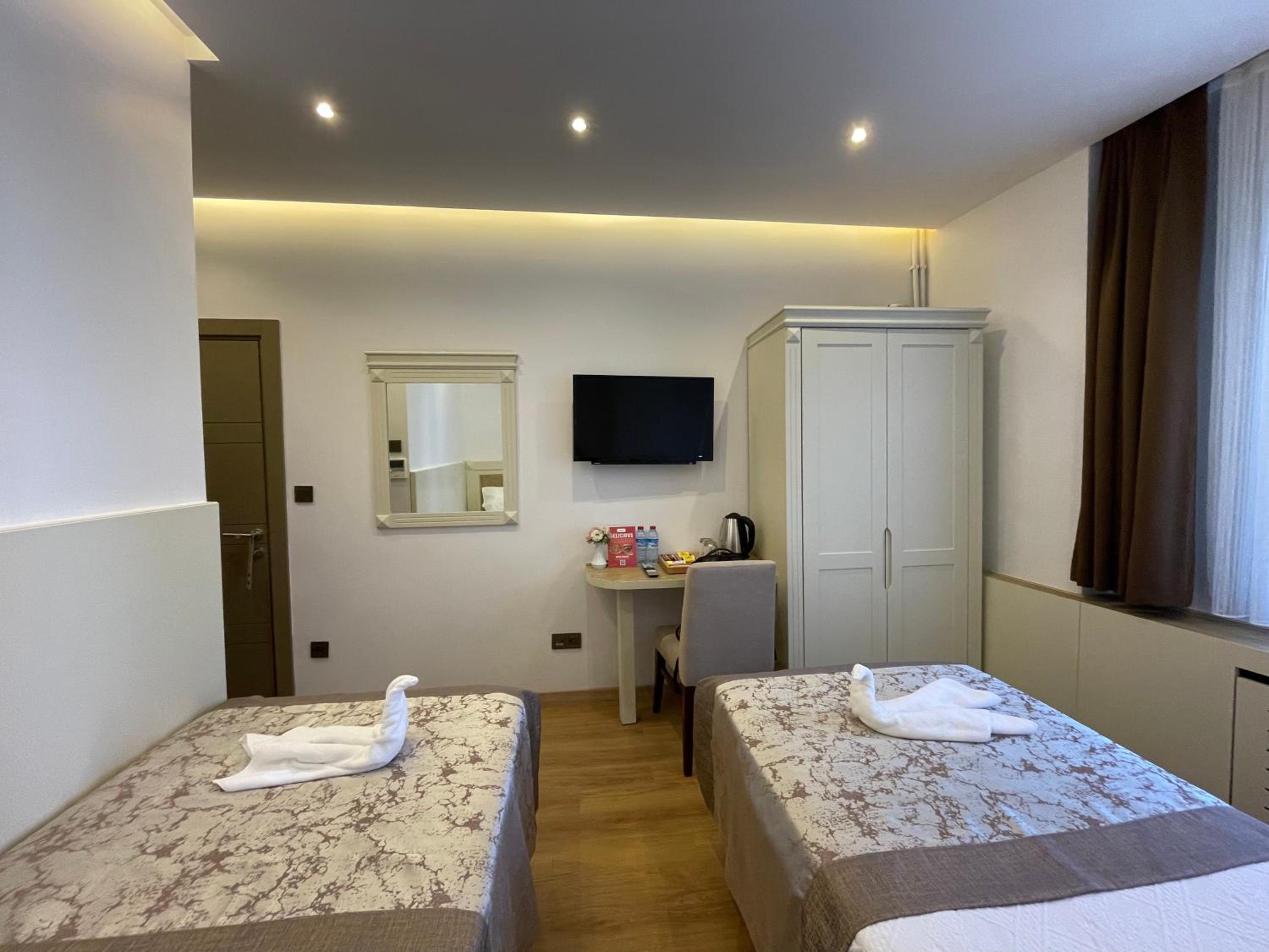 Standard Double or Twin Room photo 3