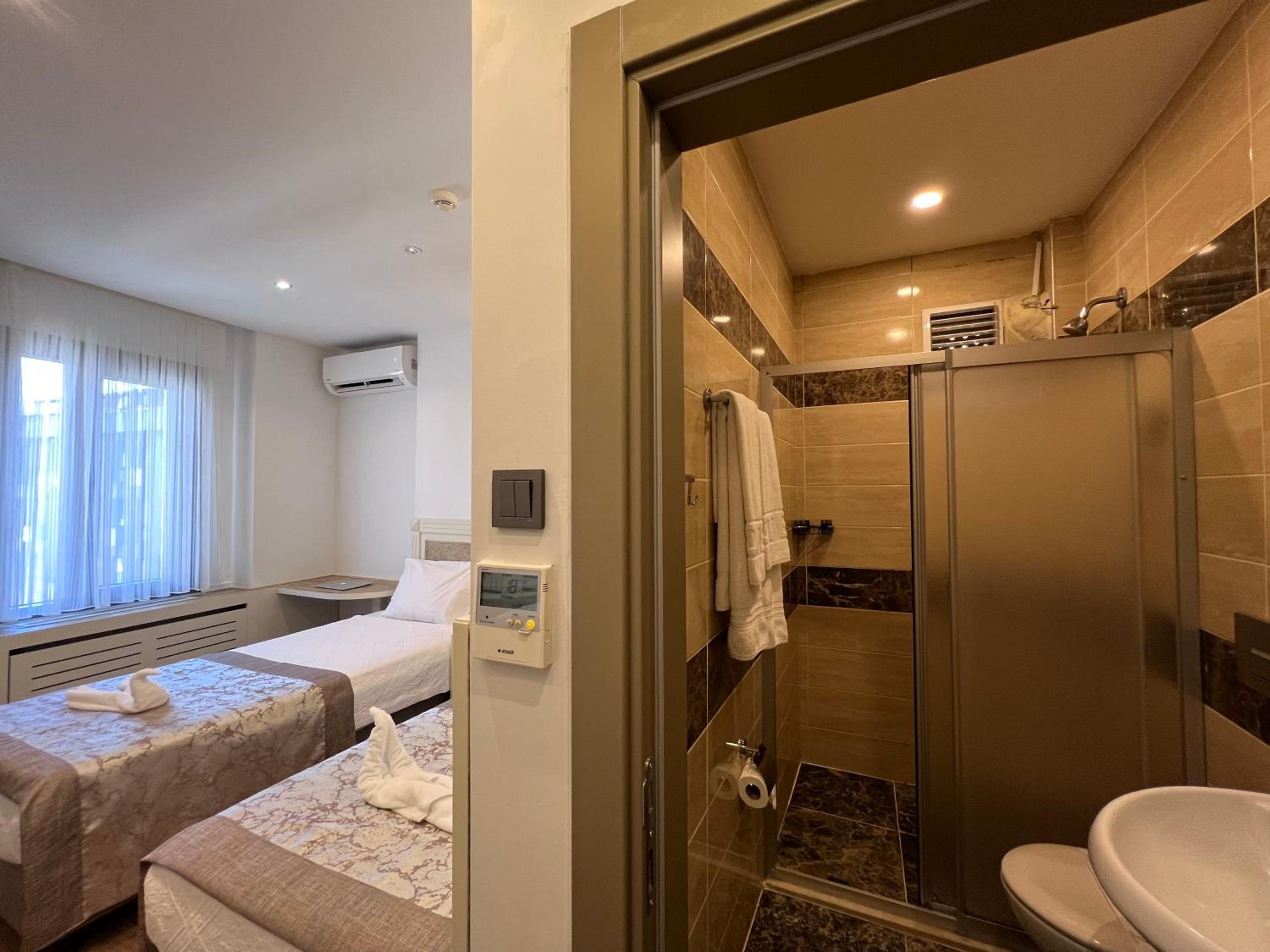 Standard Double or Twin Room photo 2