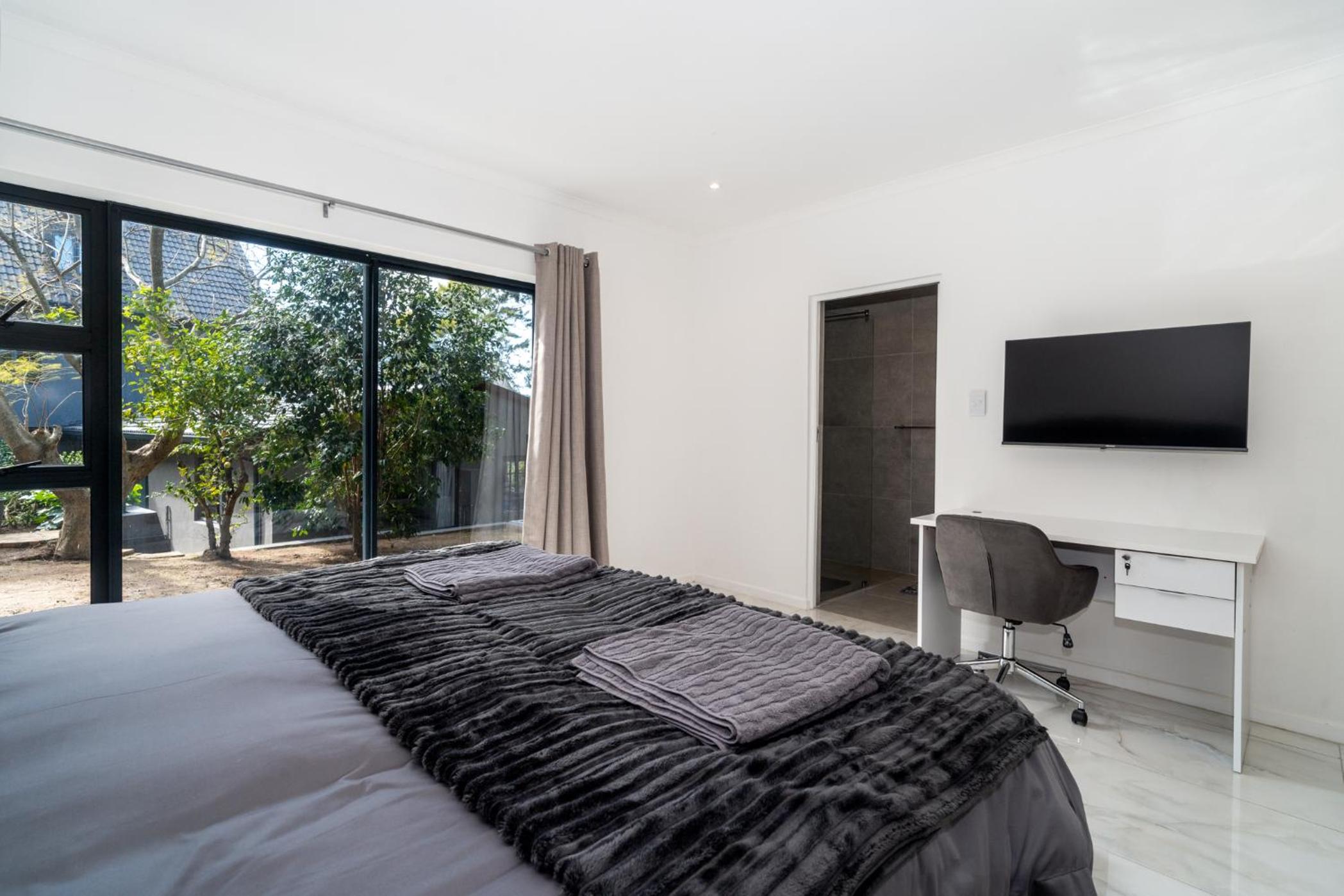 Superior King Room - Photo 36