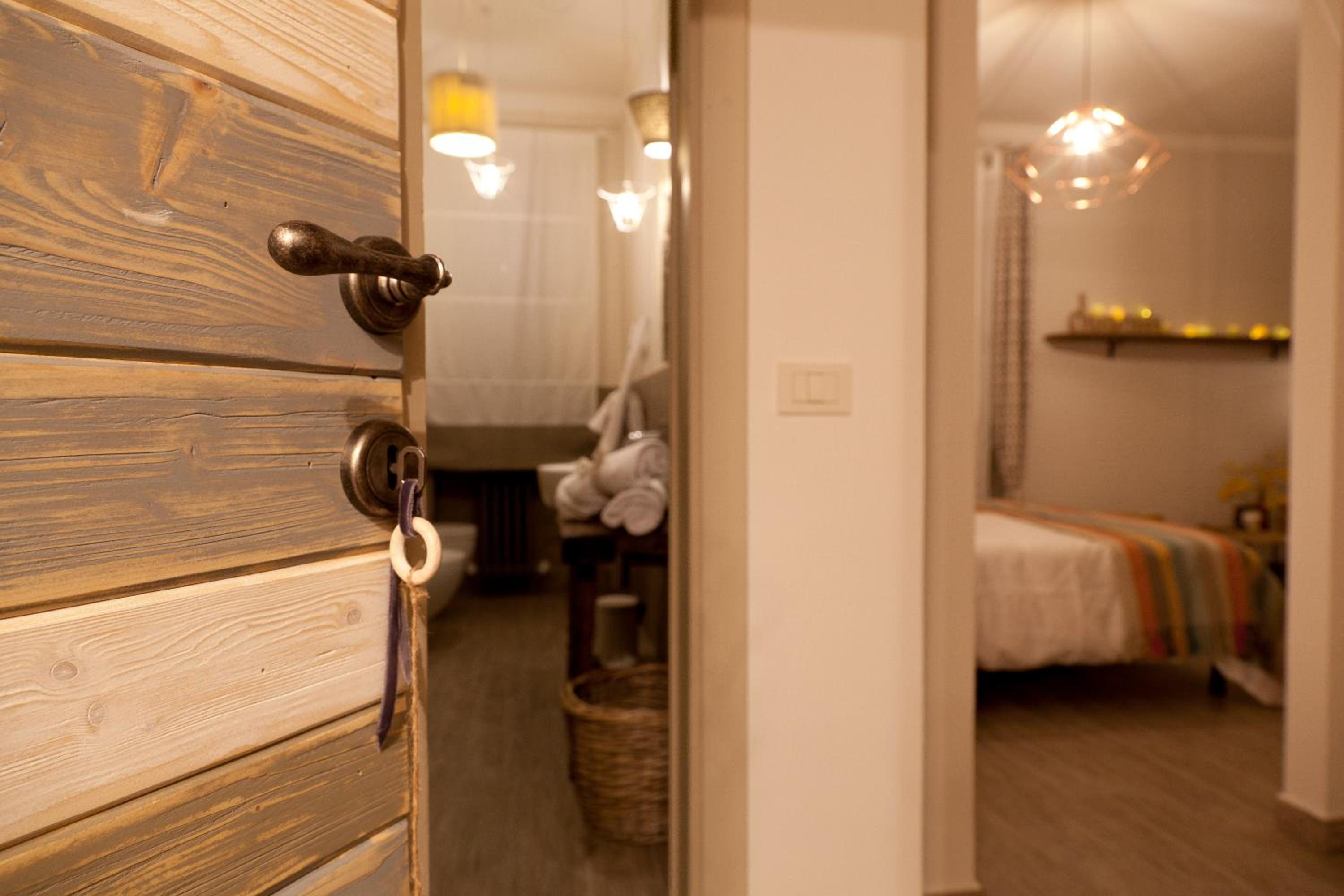 Deluxe Double Room with City View photo 3