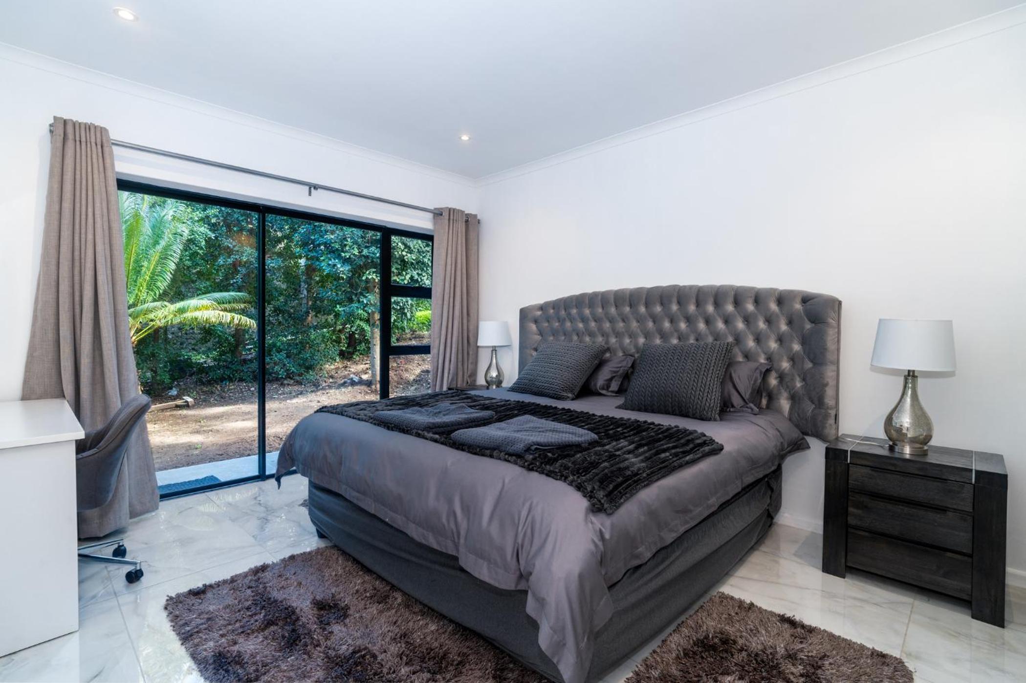 Superior King Room - Photo 4