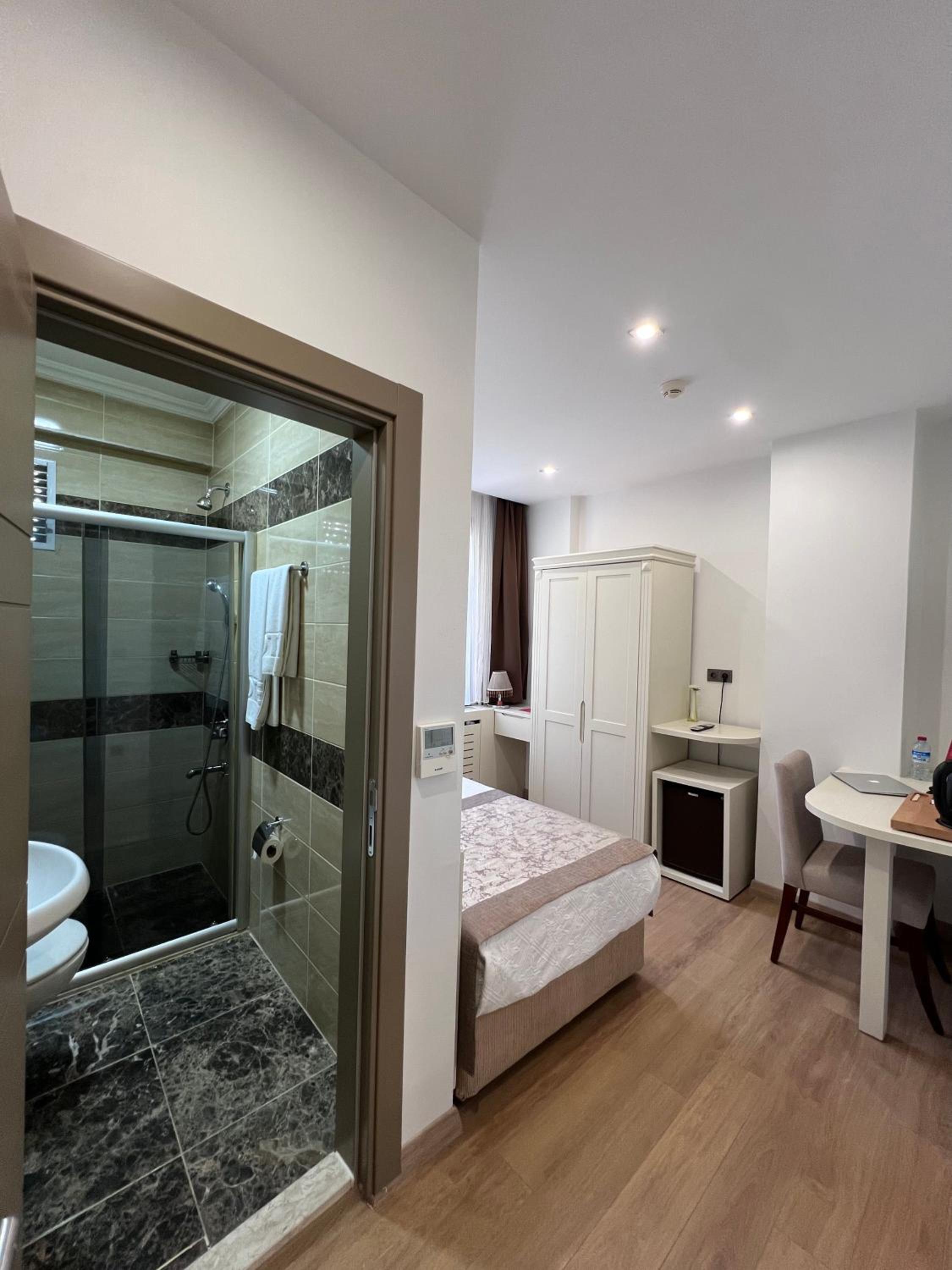 Single Room photo 2