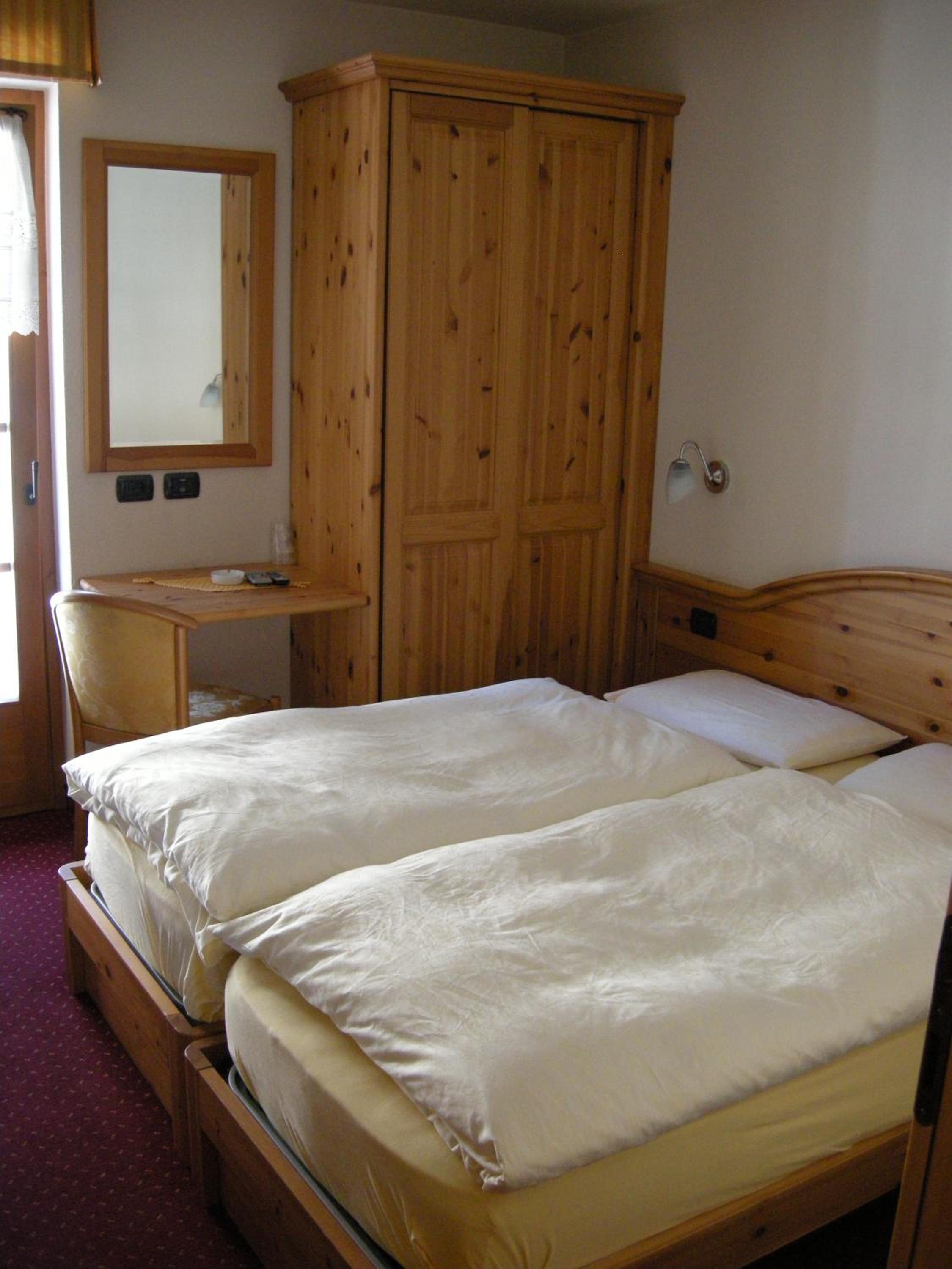 Small Twin Room photo 2