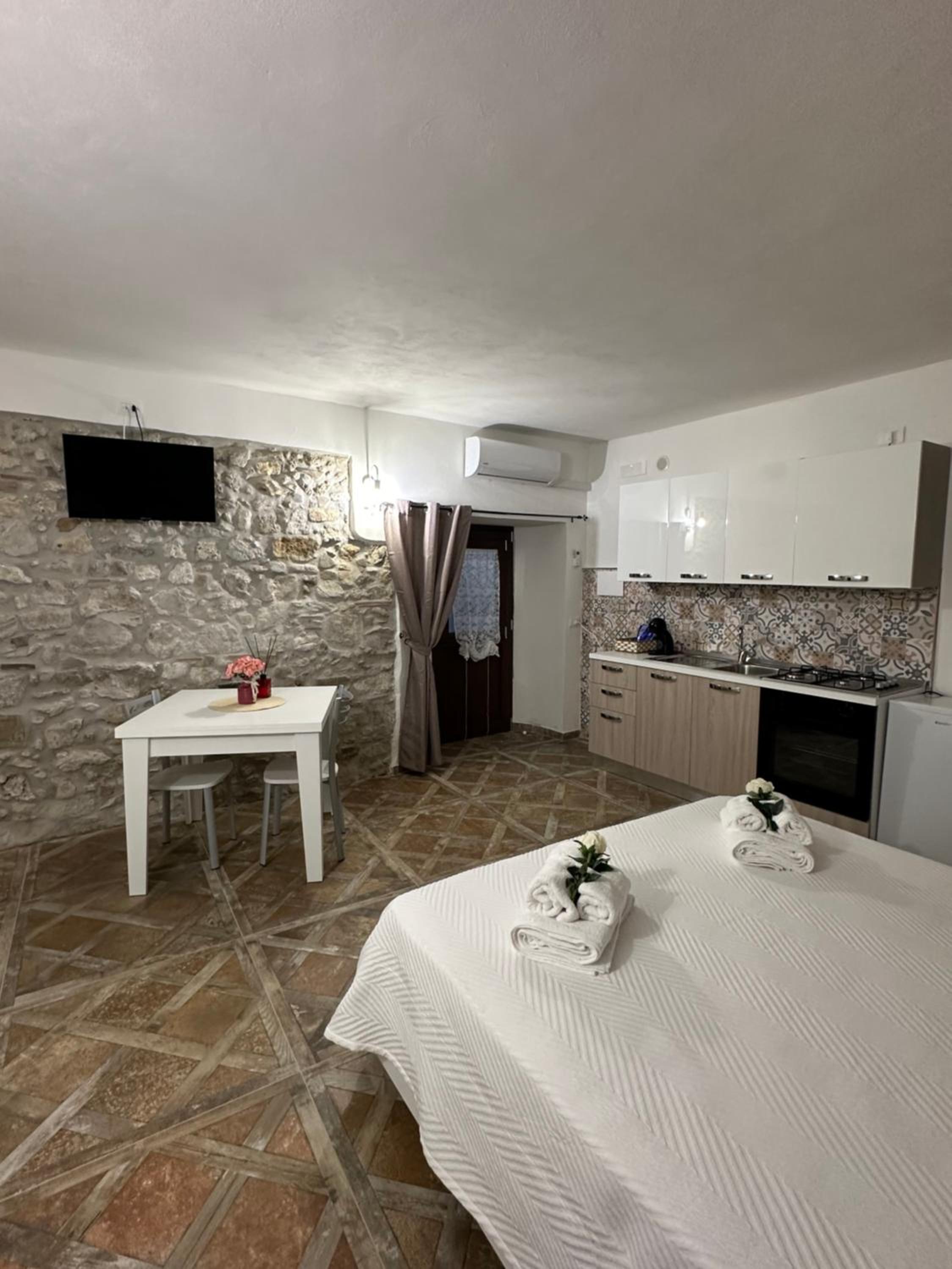 Triple Room with Private Bathroom photo 2