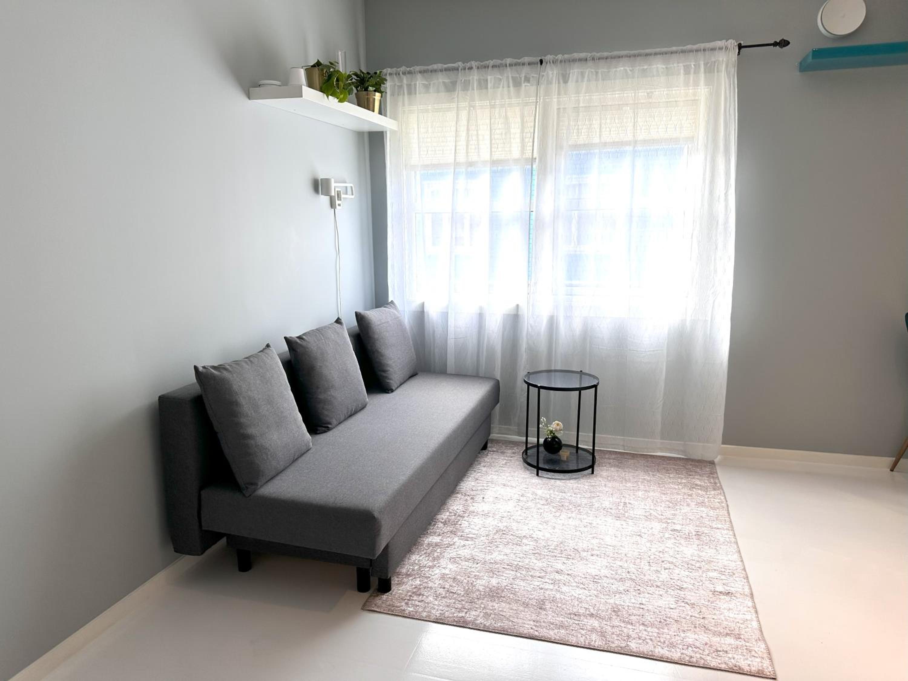 One-Bedroom Apartment photo 1