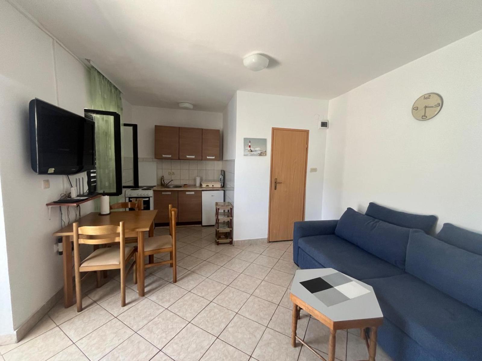 One-Bedroom Apartment photo 3
