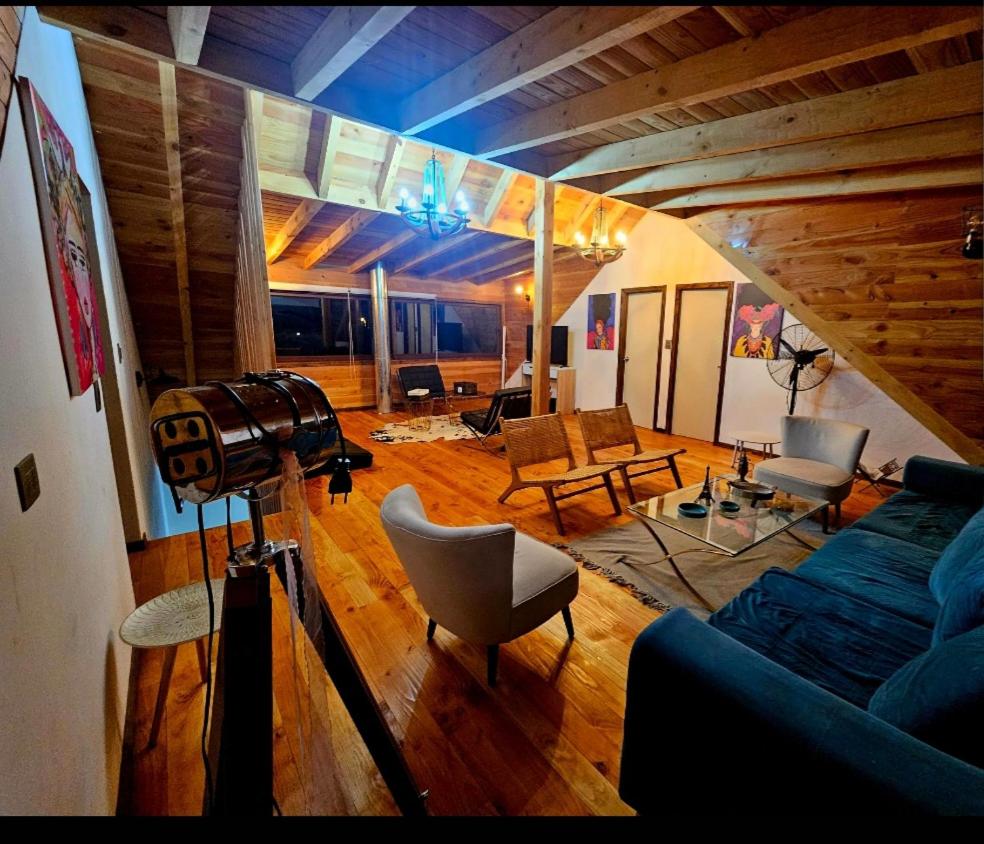 Seven-Bedroom House photo 1