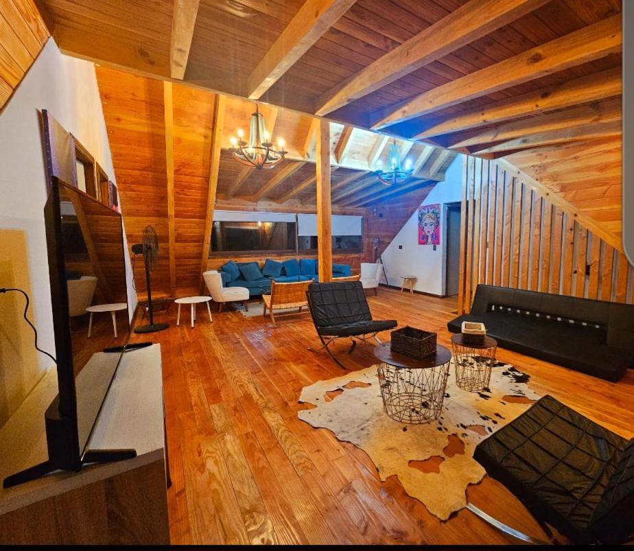 Seven-Bedroom House photo 3