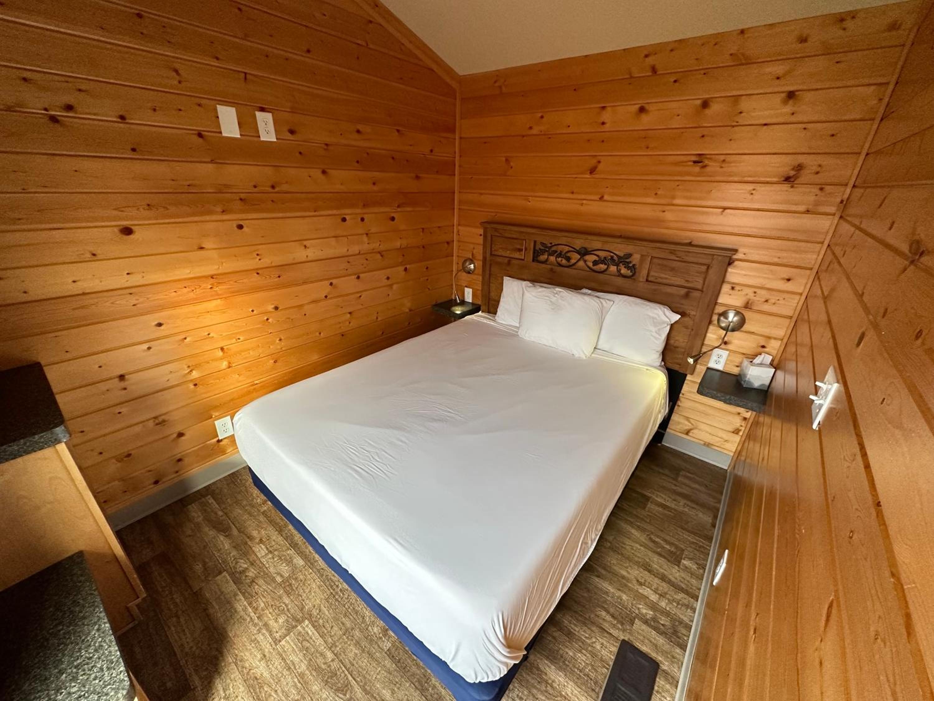Two Bedroom Cabin with Kitchen photo 2
