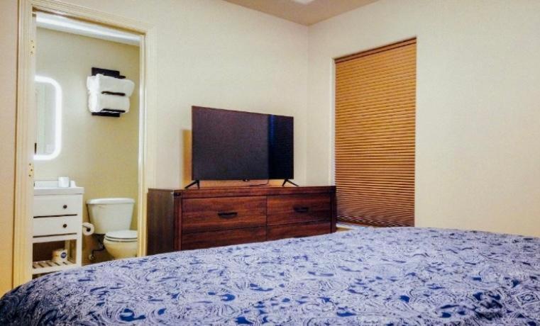 Three-Bedroom Apartment photo 2