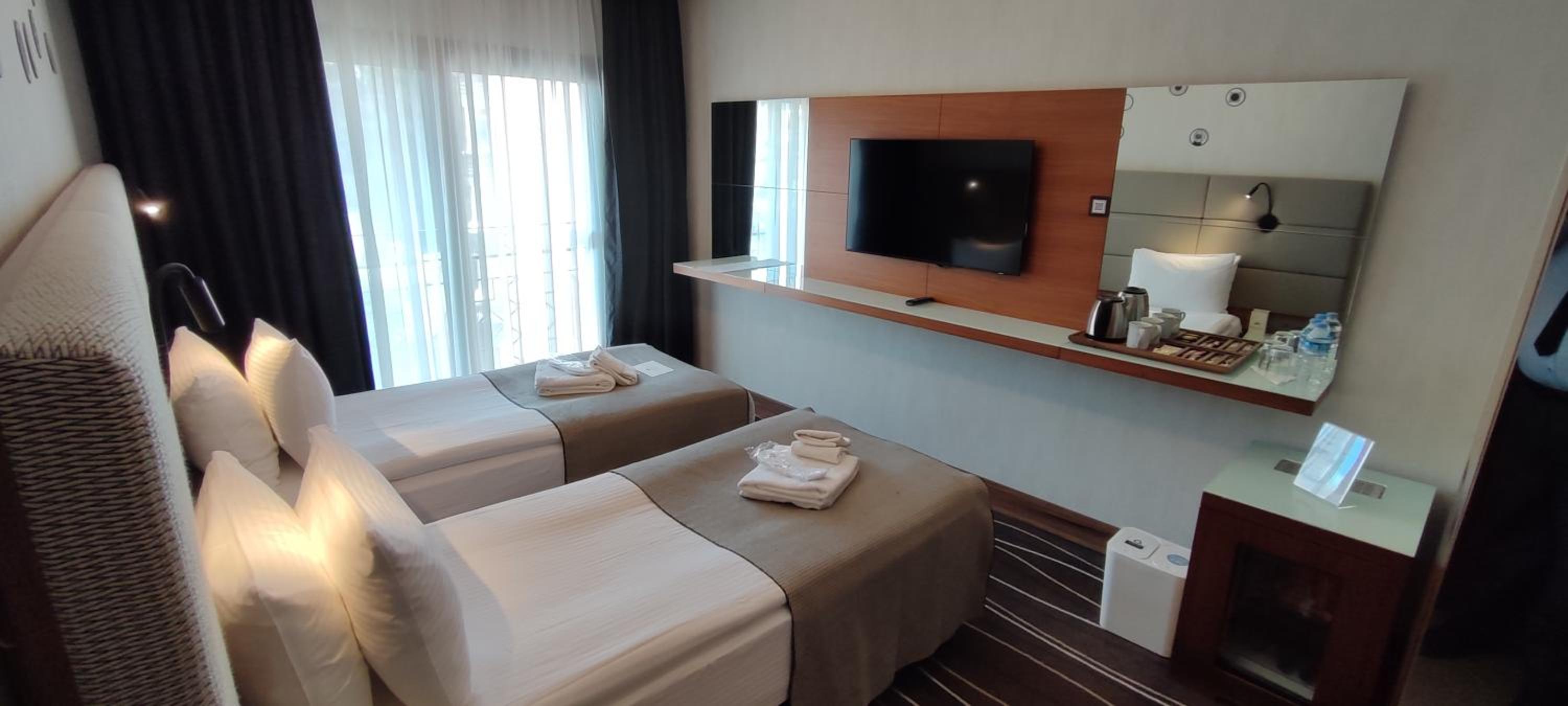 Premium Family Room thumbnail 6