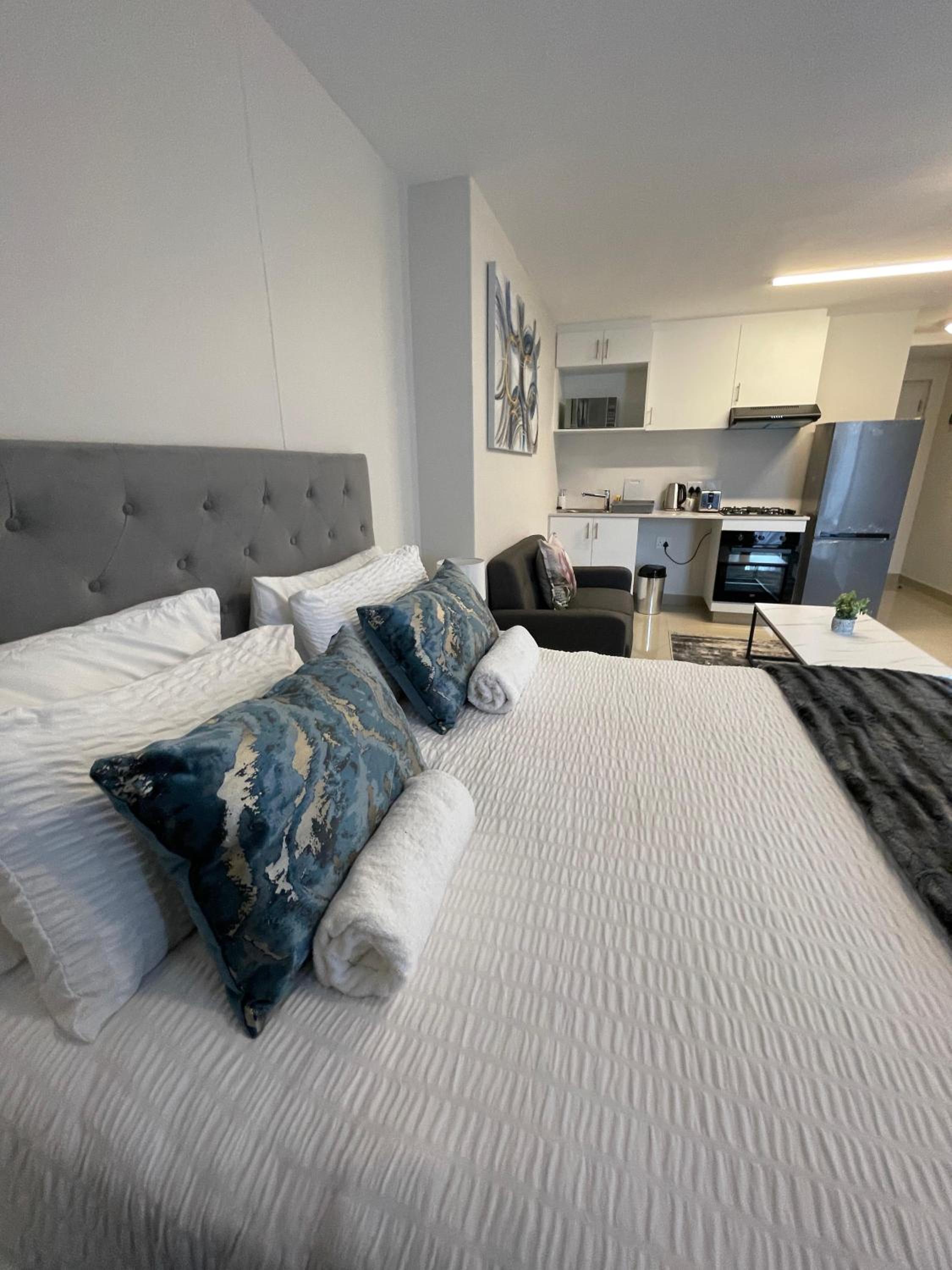 Studio with Pool View photo 2