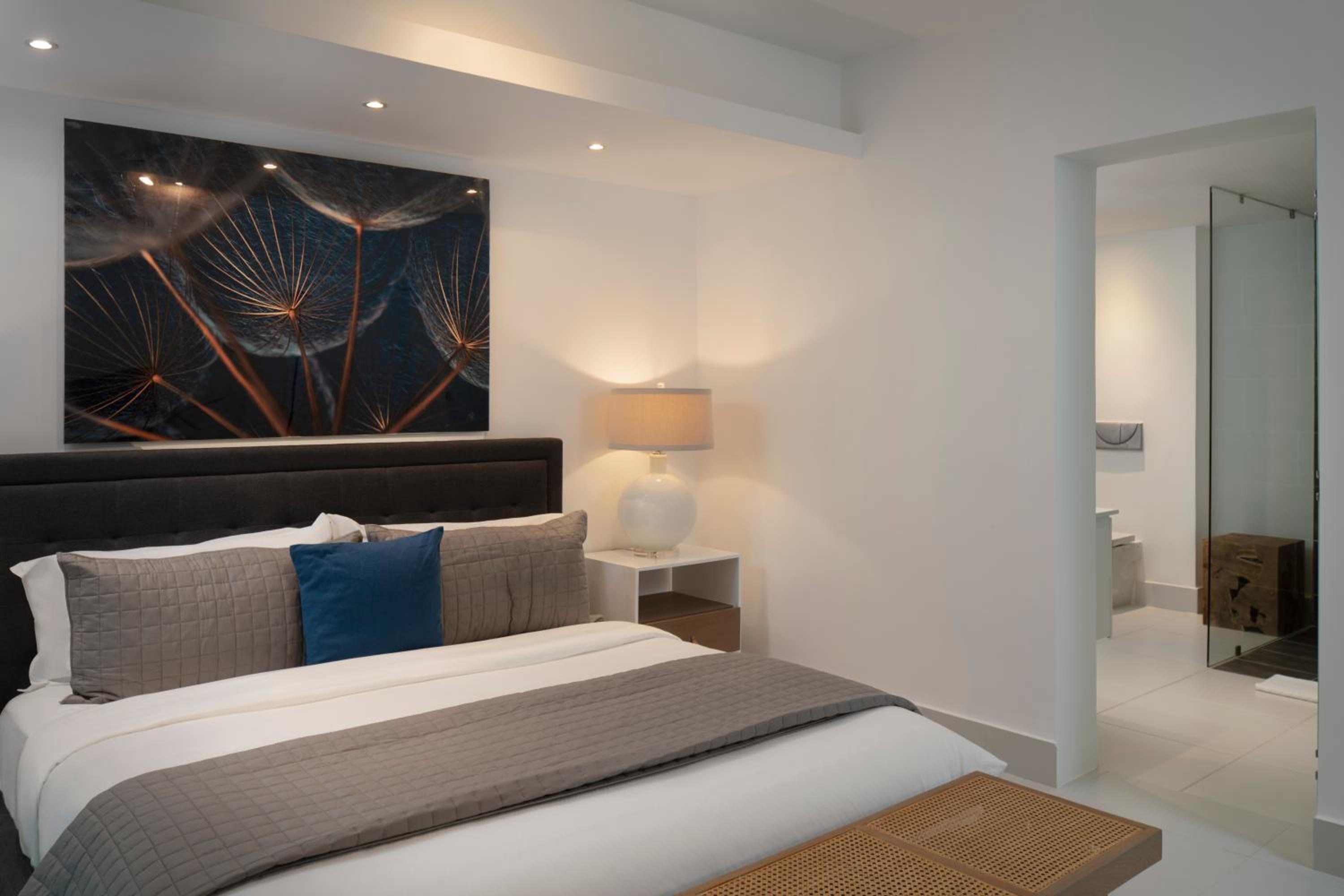 One-Bedroom Suite with Balcony and Ocean View