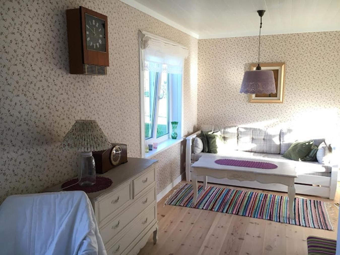 One-Bedroom House photo 1