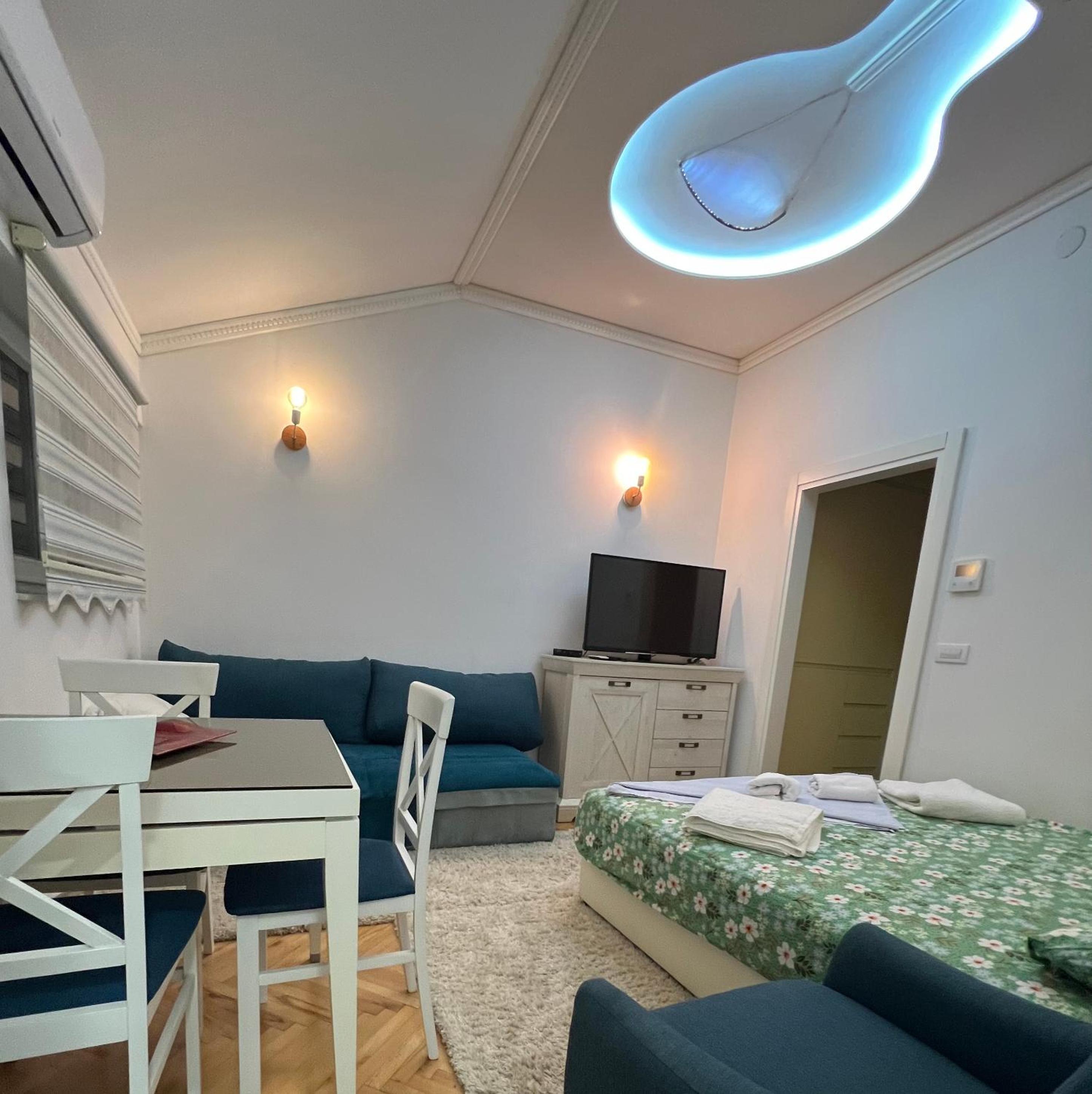Studio Apartment photo 1