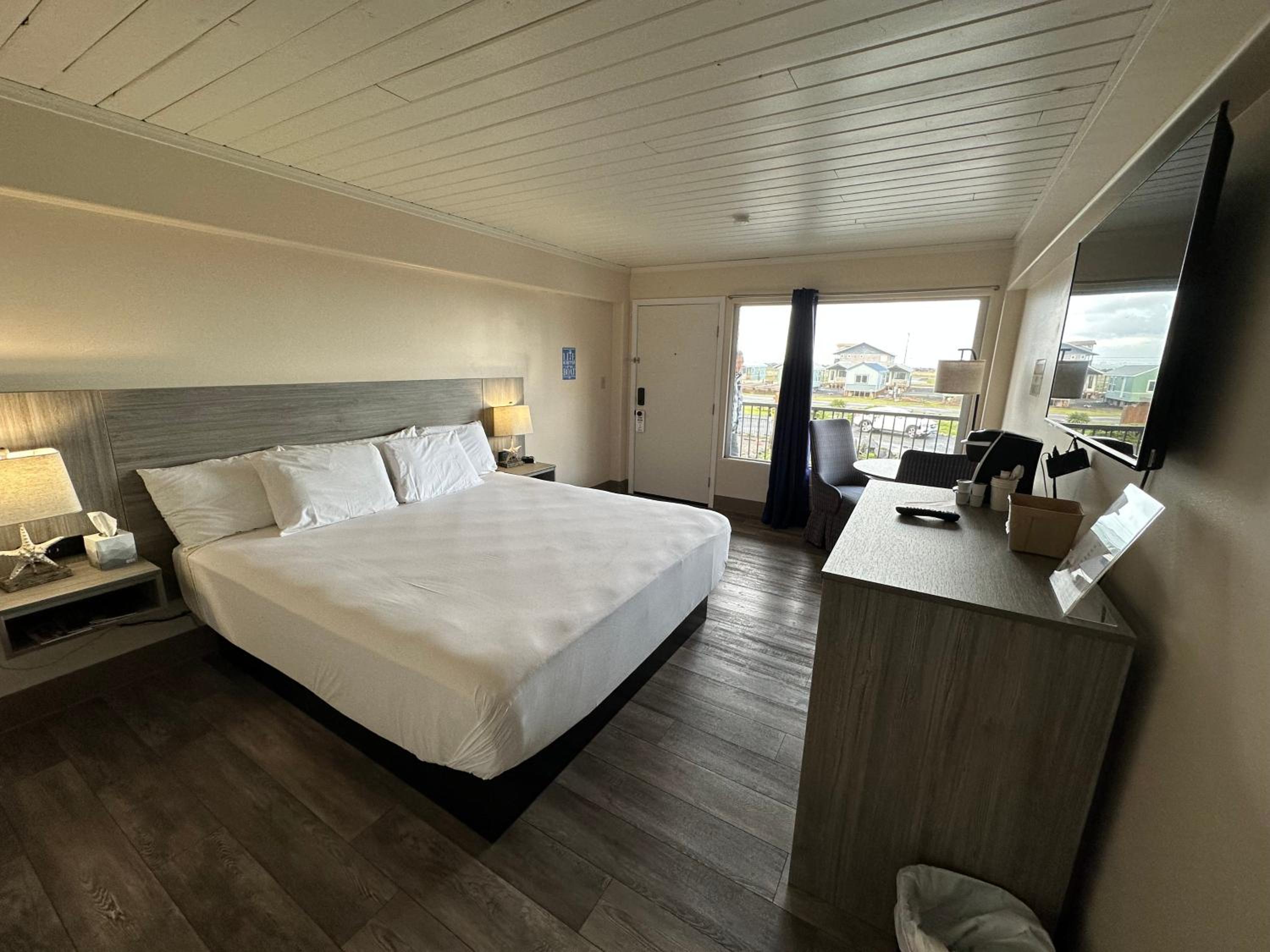 King Suite with Partial Ocean View photo 1