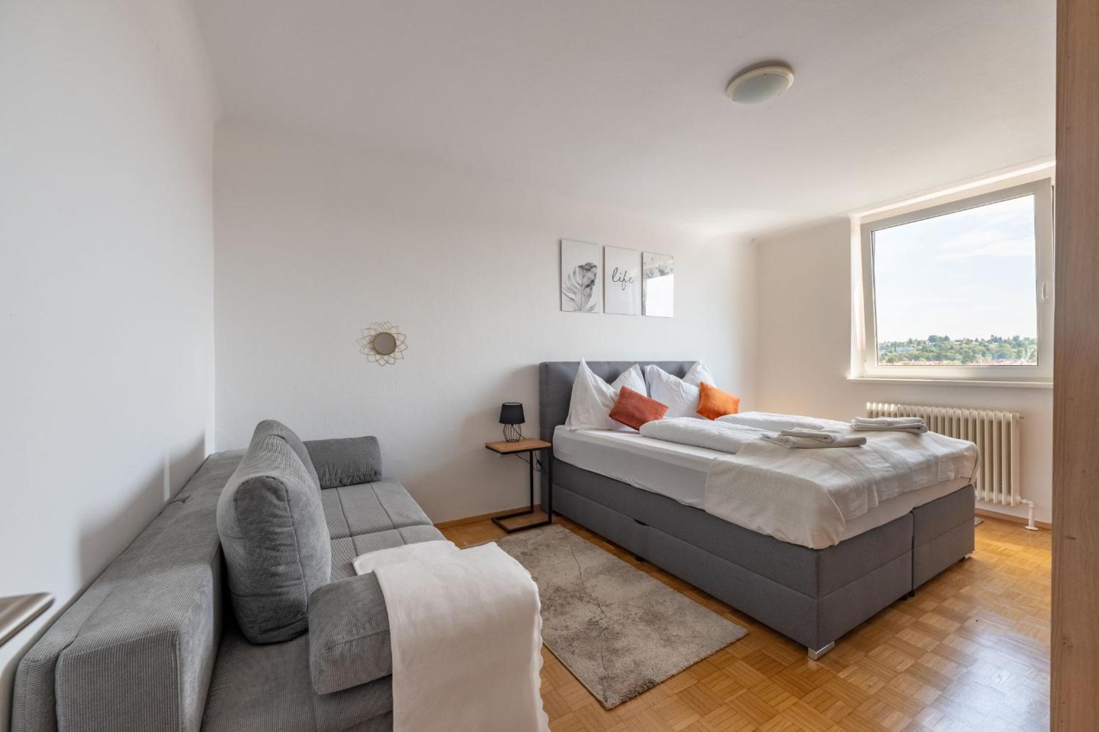 One-Bedroom Apartment photo 1