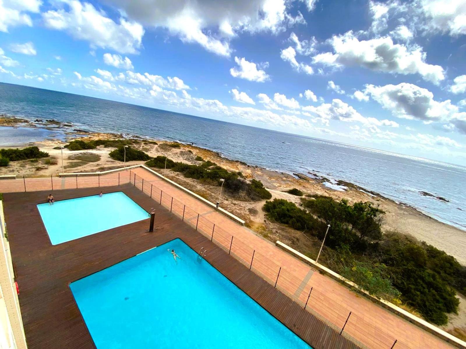 One-Bedroom Apartment with Balcony and Sea View photo 3