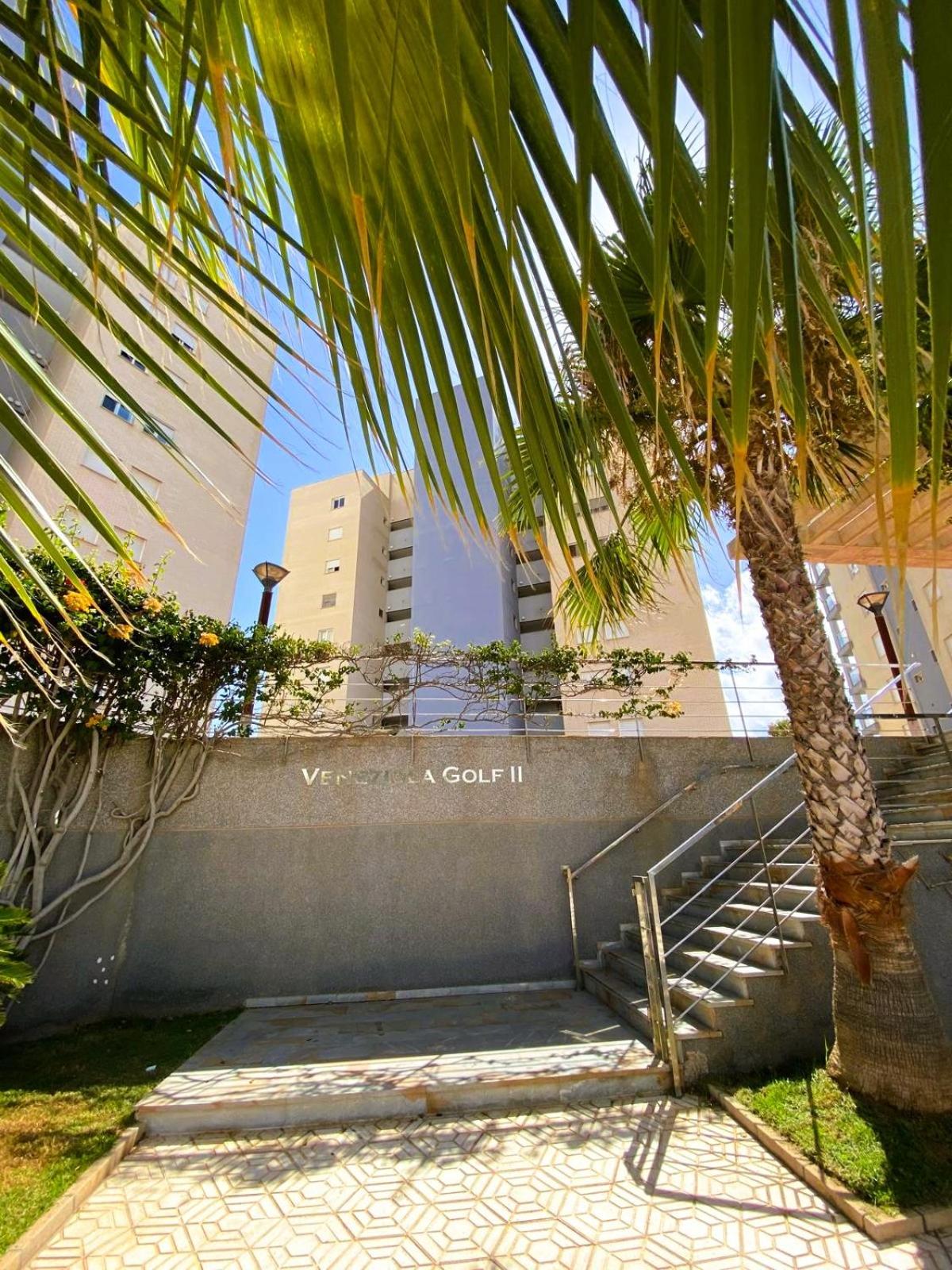 One-Bedroom Apartment with Balcony and Sea View photo 3