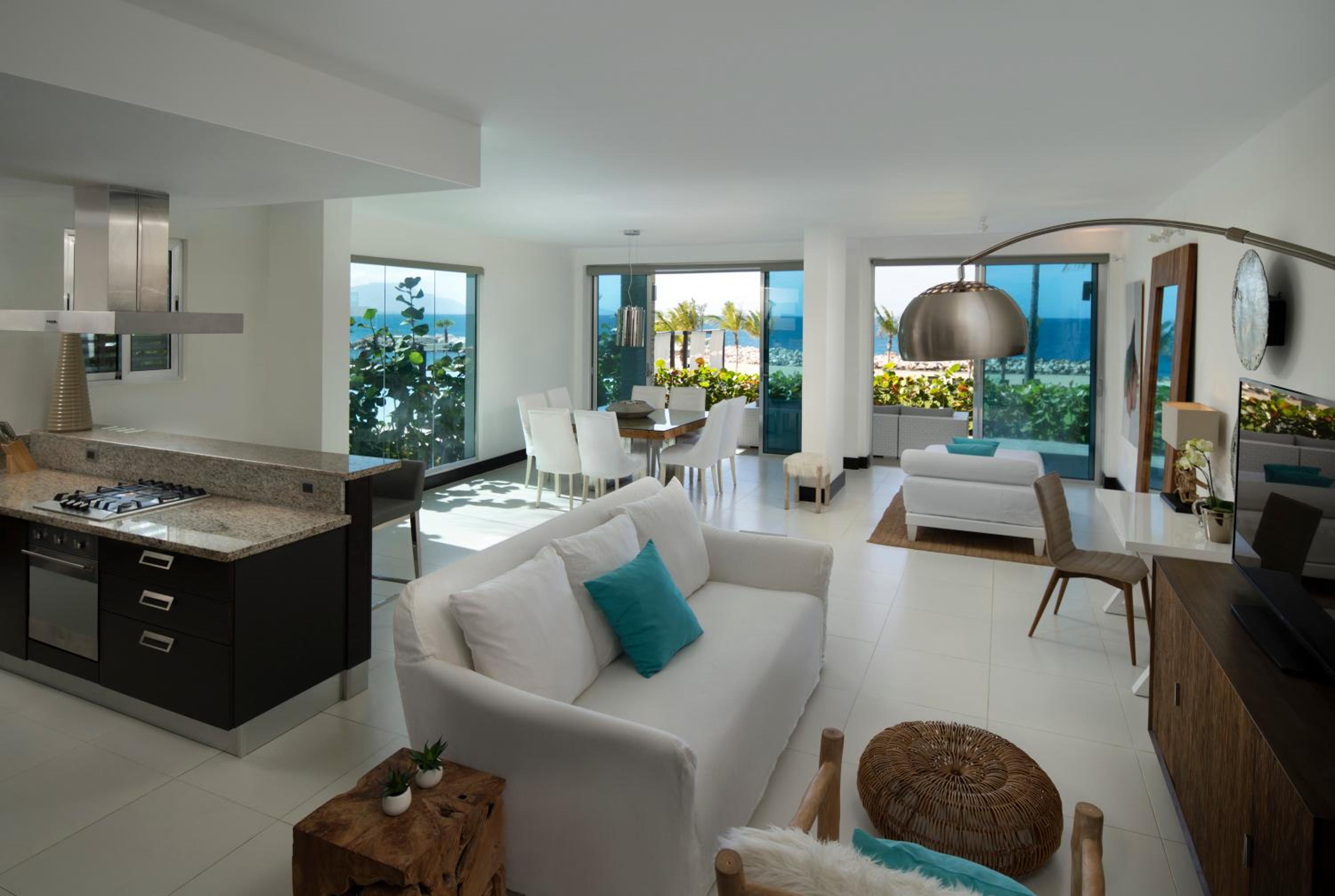 Three-Bedroom Premium Penthouse Suite with Plunge Pool - Oceanfront