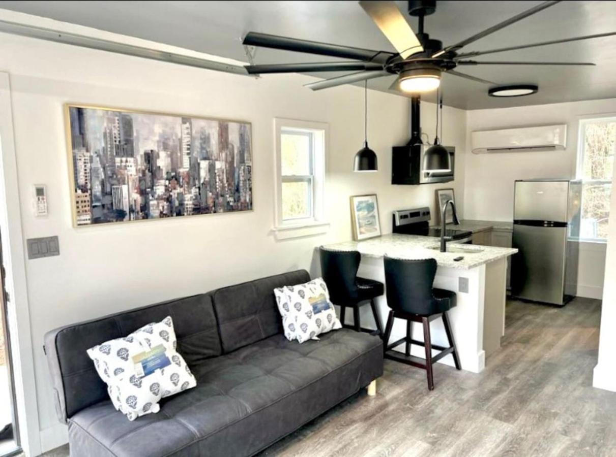 One-Bedroom House photo 1
