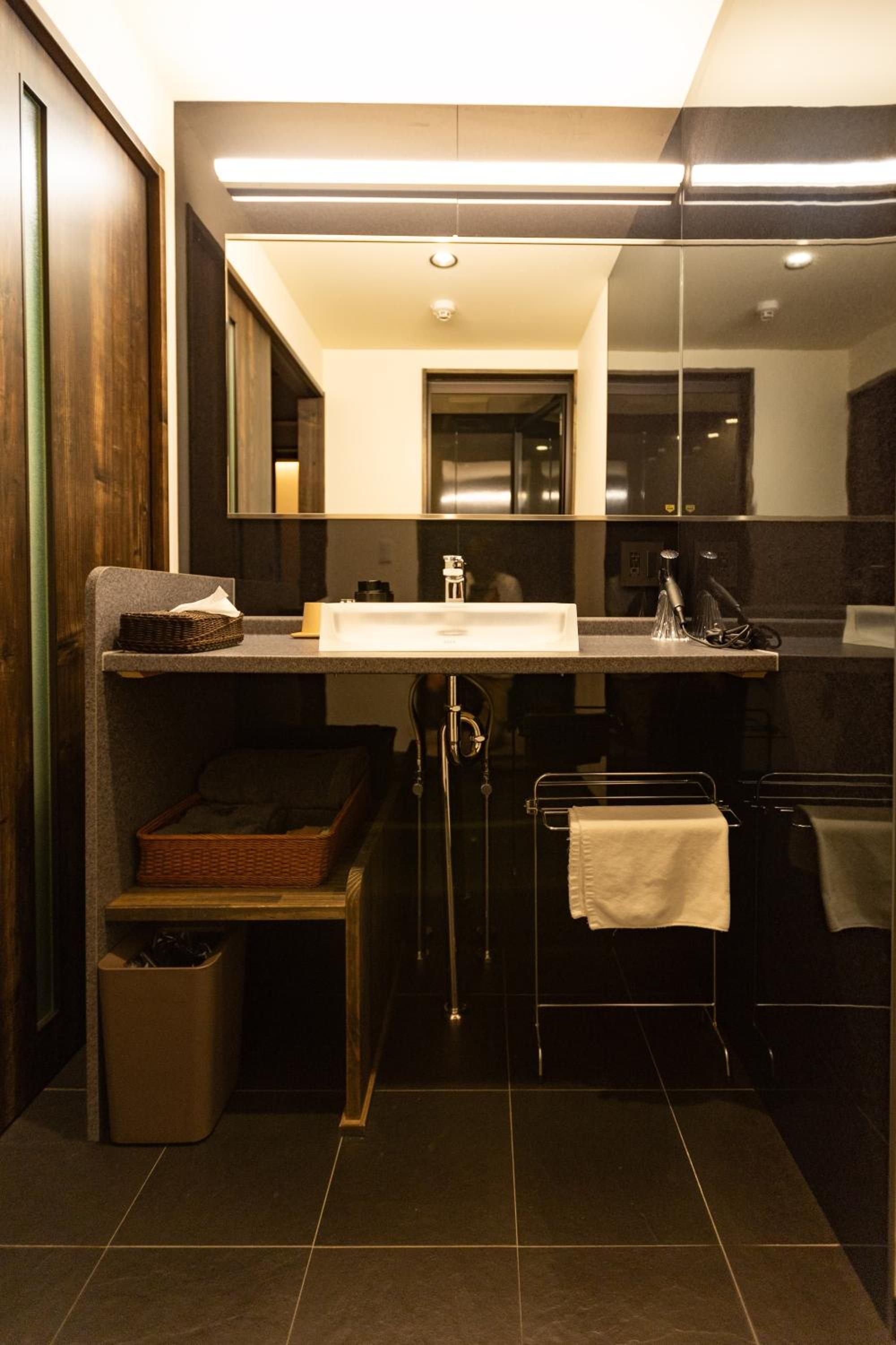 Family Room with Shower photo 2