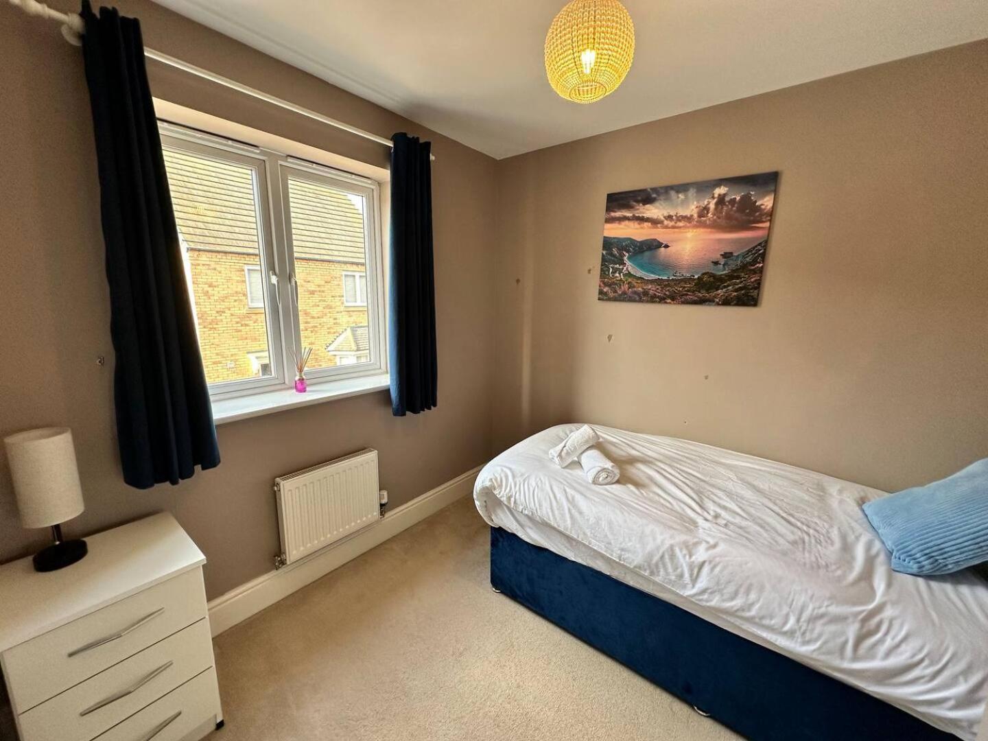 Five-Bedroom House photo 1