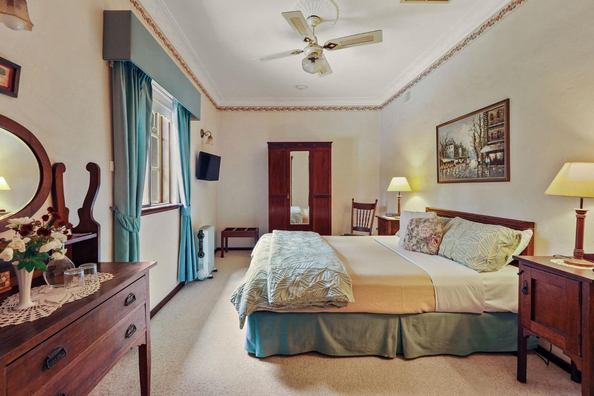 Queen Room photo 3