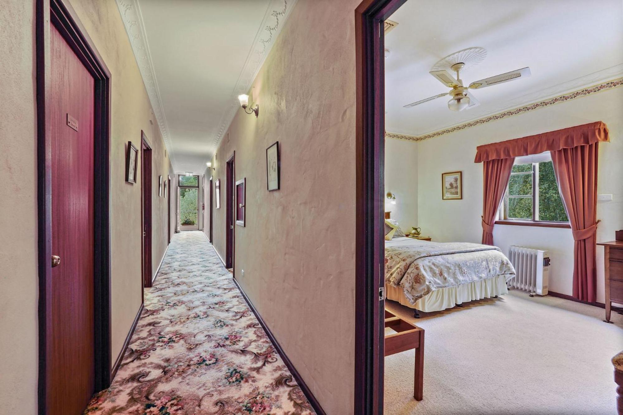 Queen Room with Private External Bathroom  photo 2