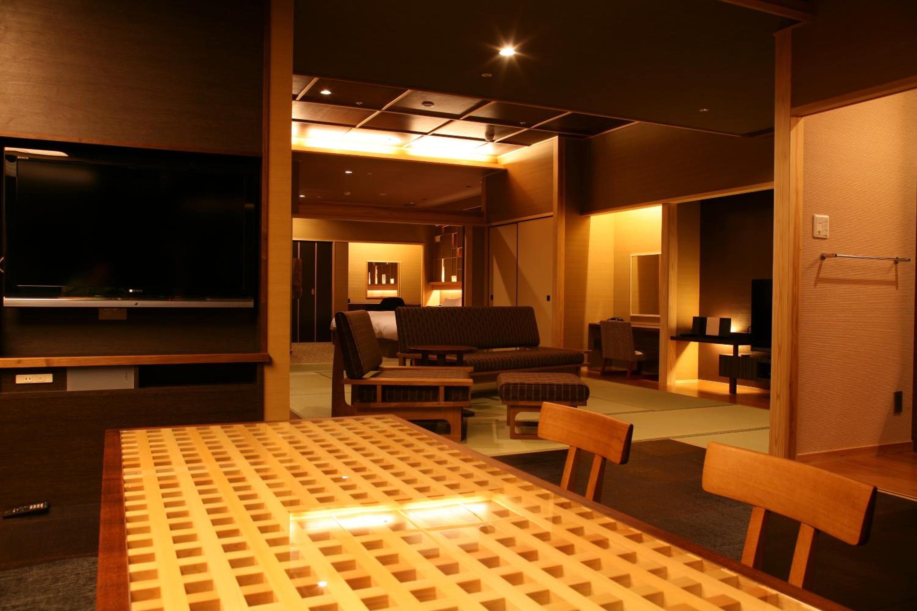 Japanese Western Suite with Open Air Bath Type E - Non-Smoking (1st Floor) - Photo 2