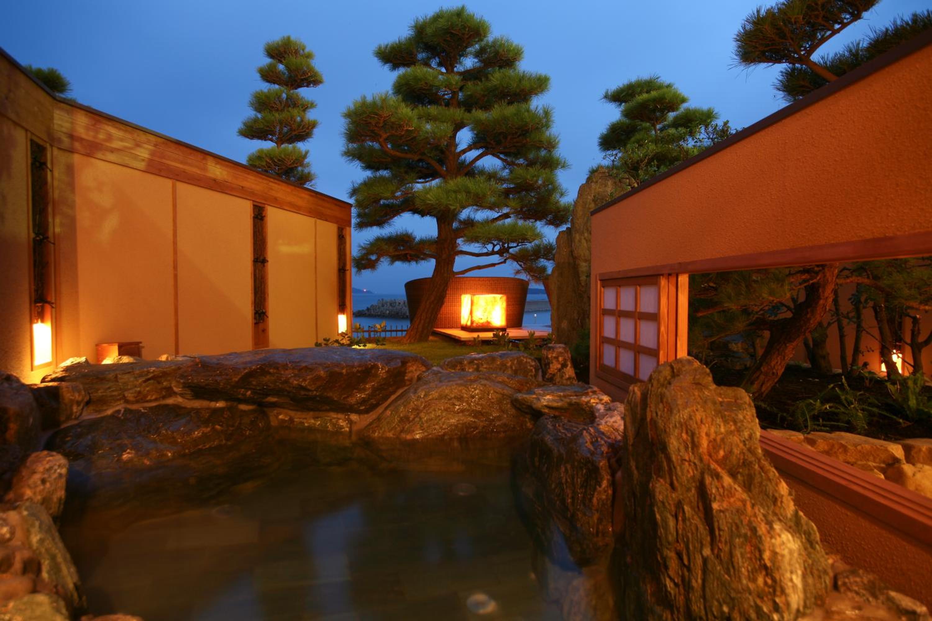 Japanese Western Suite with Open Air Bath Type E - Non-Smoking (1st Floor) - Photo 4