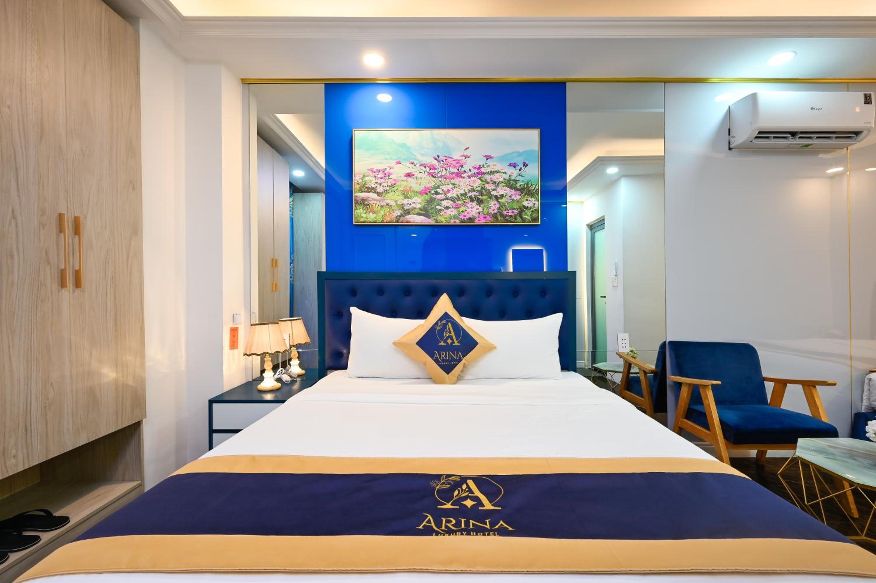 Quadruple Room with Balcony - Photo 22