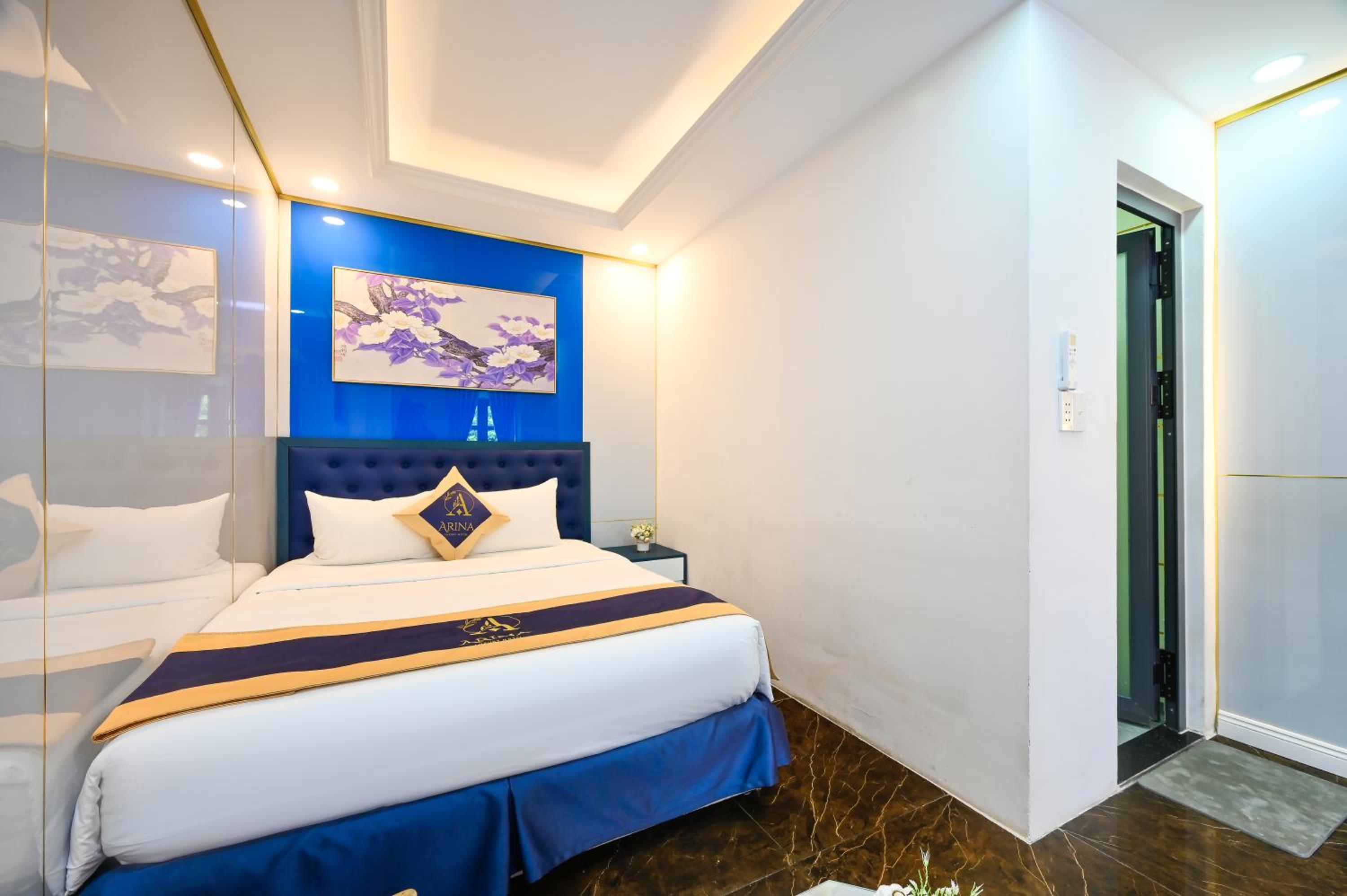Quadruple Room with Balcony - Photo 21
