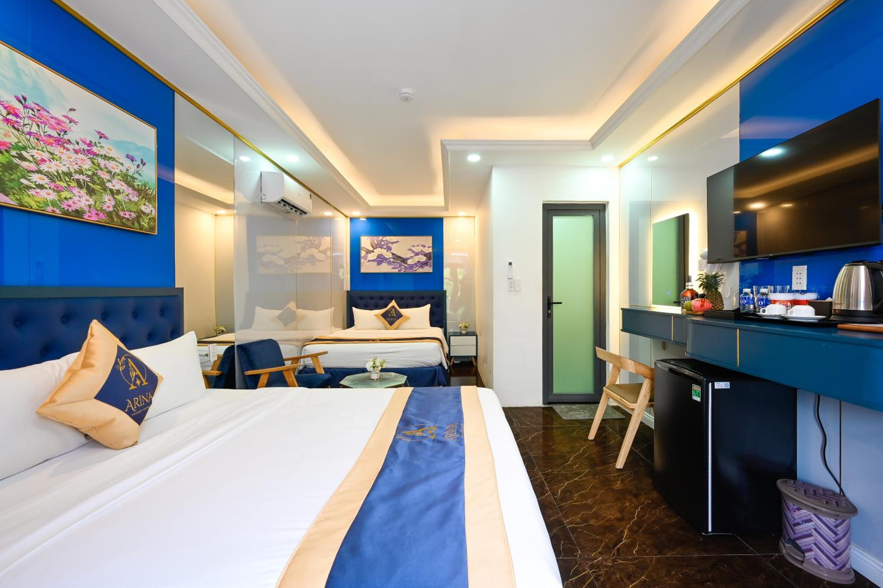 Quadruple Room with Balcony - Photo 1