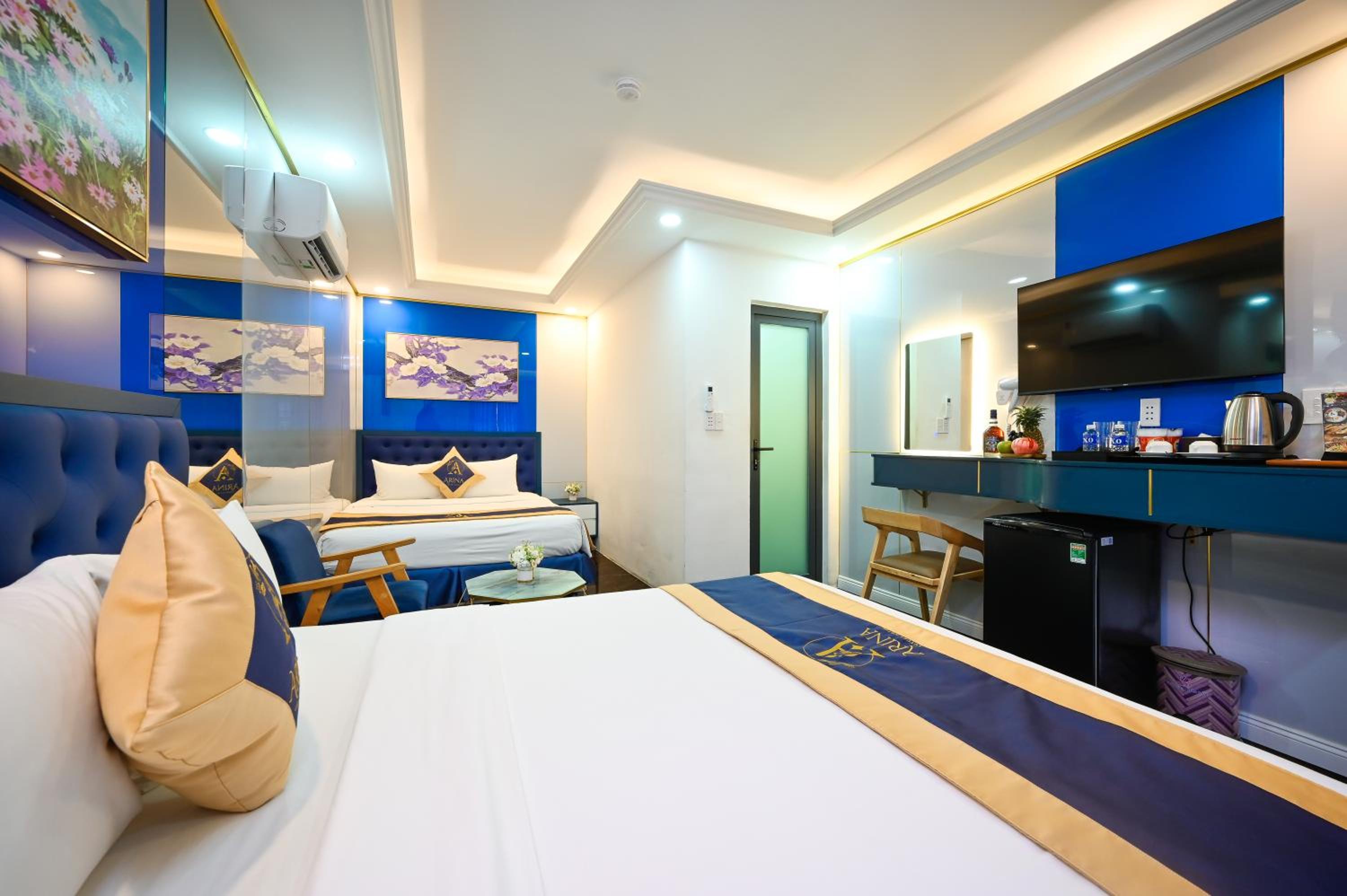 Quadruple Room with Balcony - Photo 19