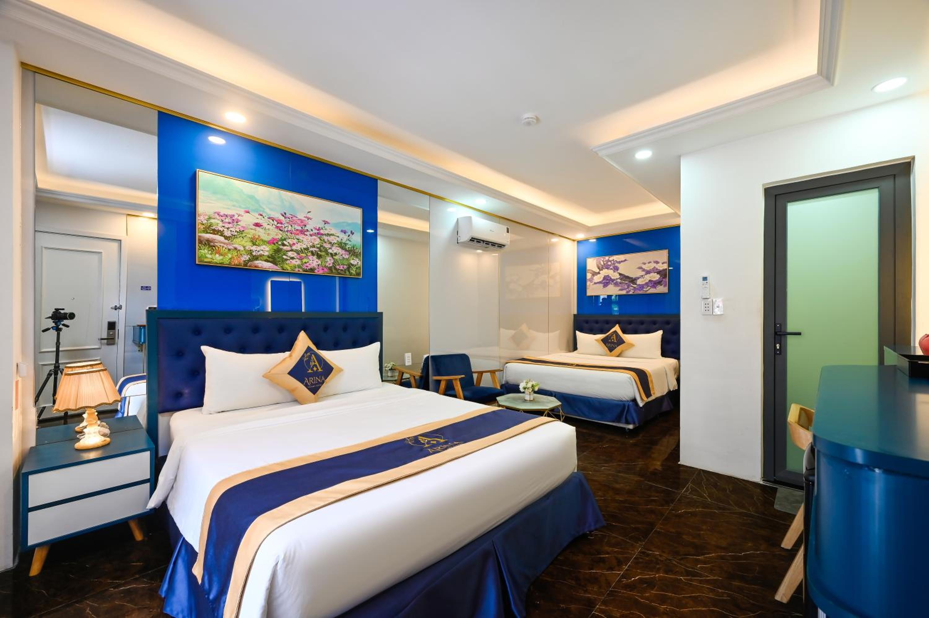 Quadruple Room with Balcony - Photo 4
