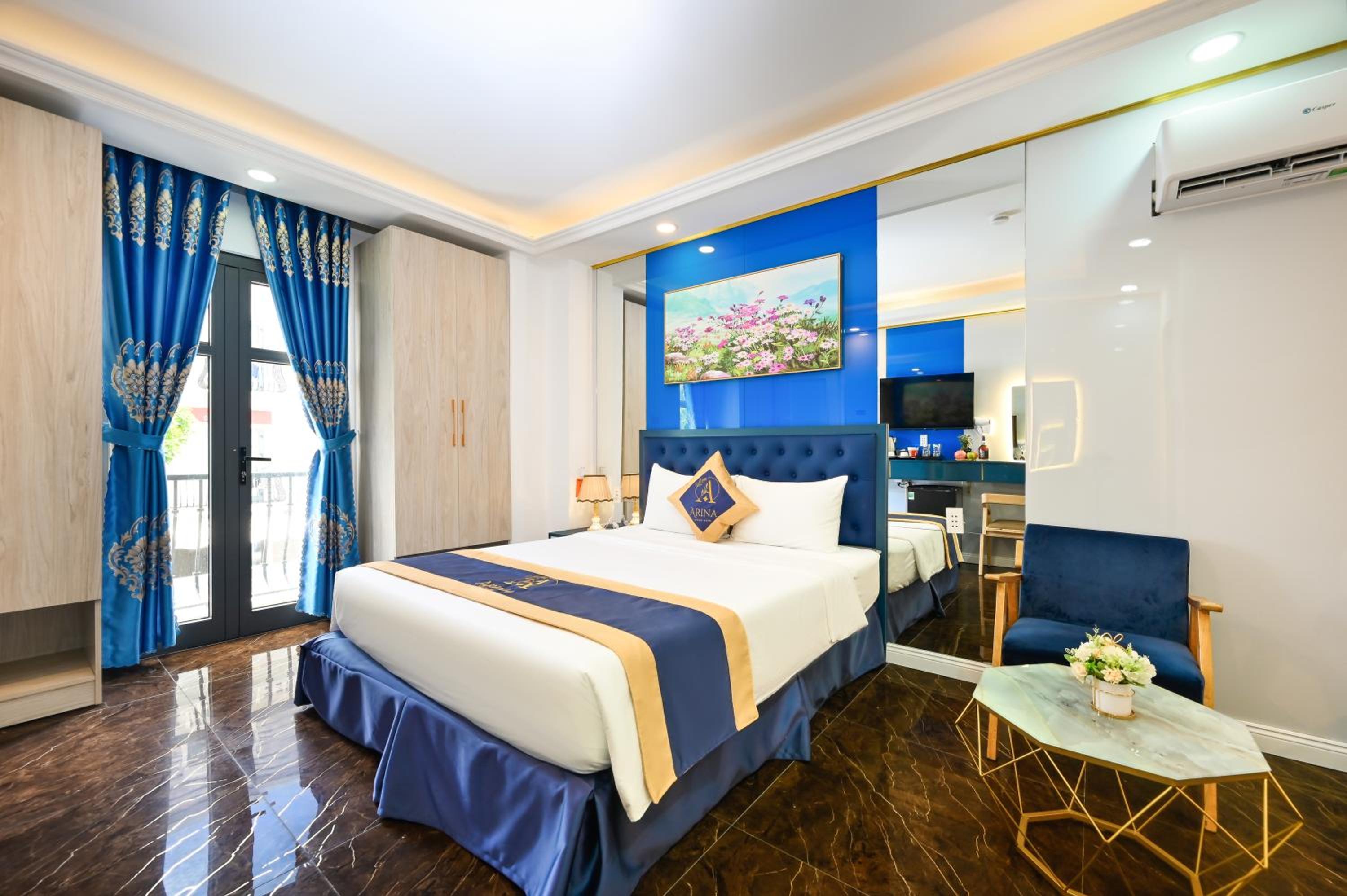 Quadruple Room with Balcony - Photo 18