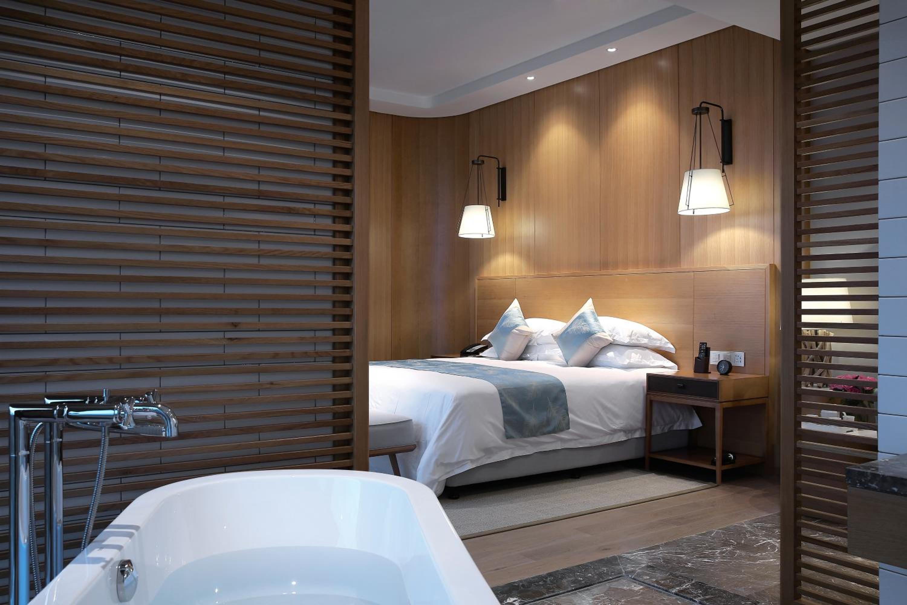 Deluxe Suite with Sea View photo 3