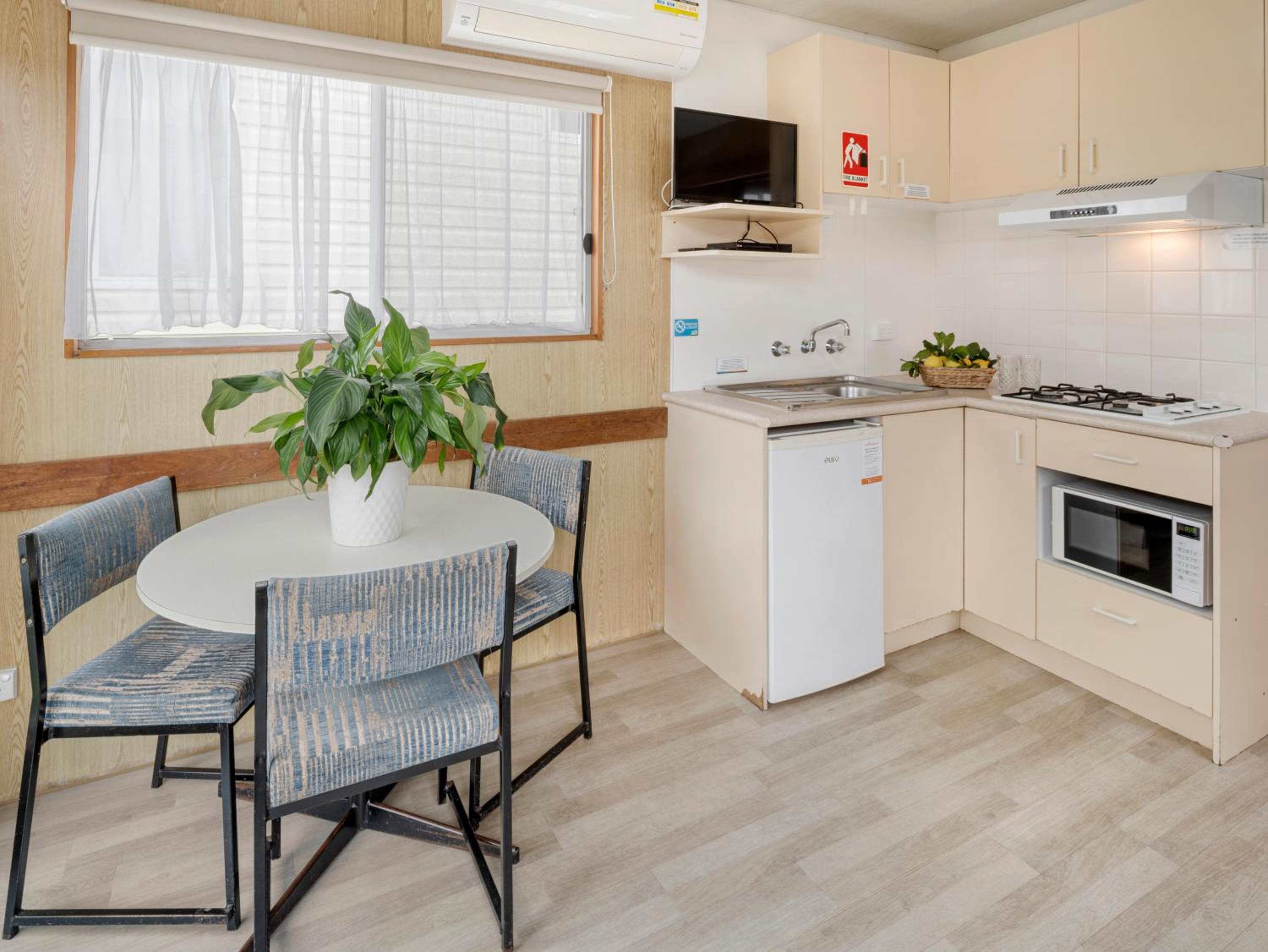 1 Bedroom Cabin photo 3