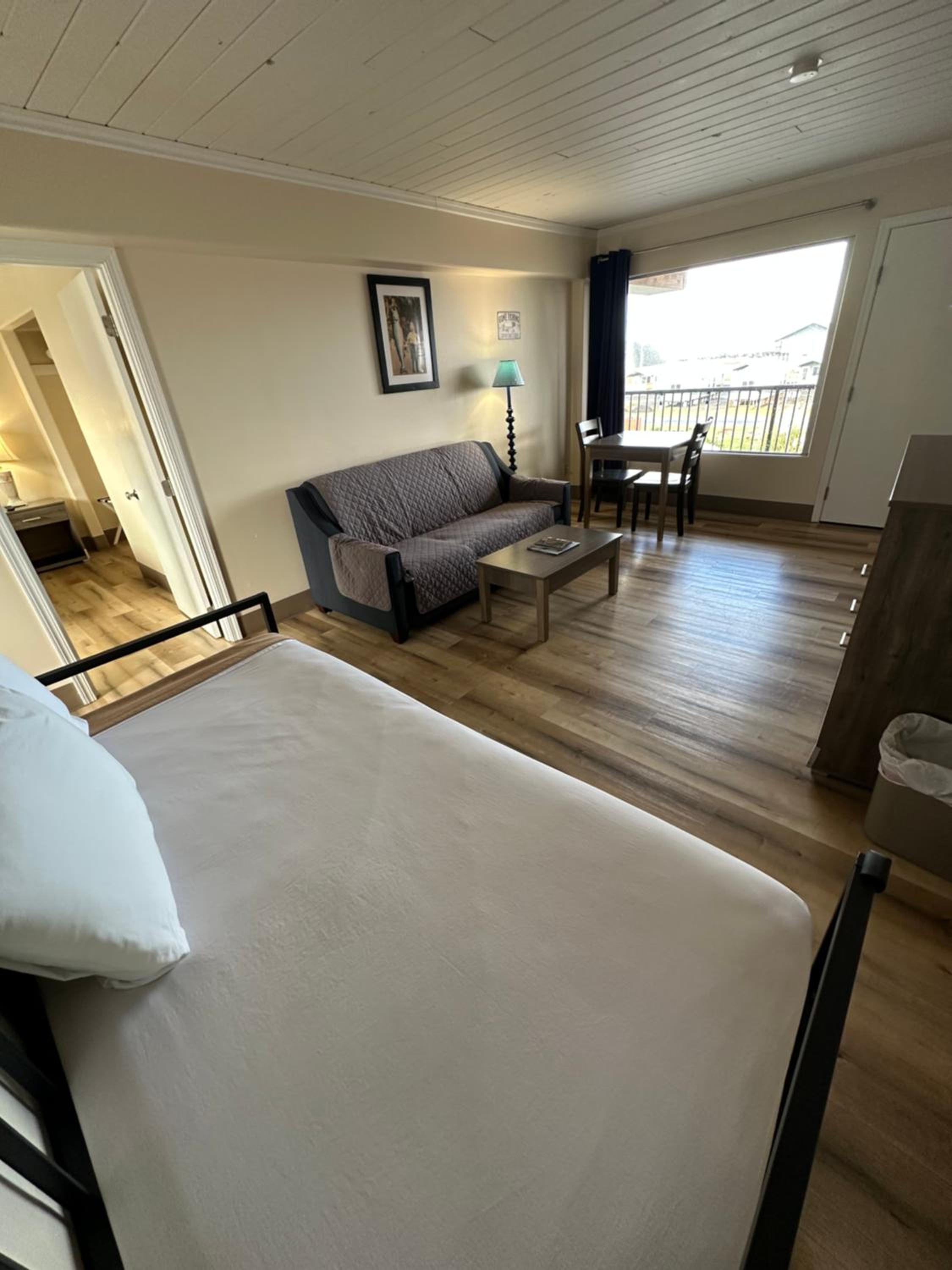 One Bedroom Suite w/Sleeper Sofa, Trundle, Ocean View photo 2