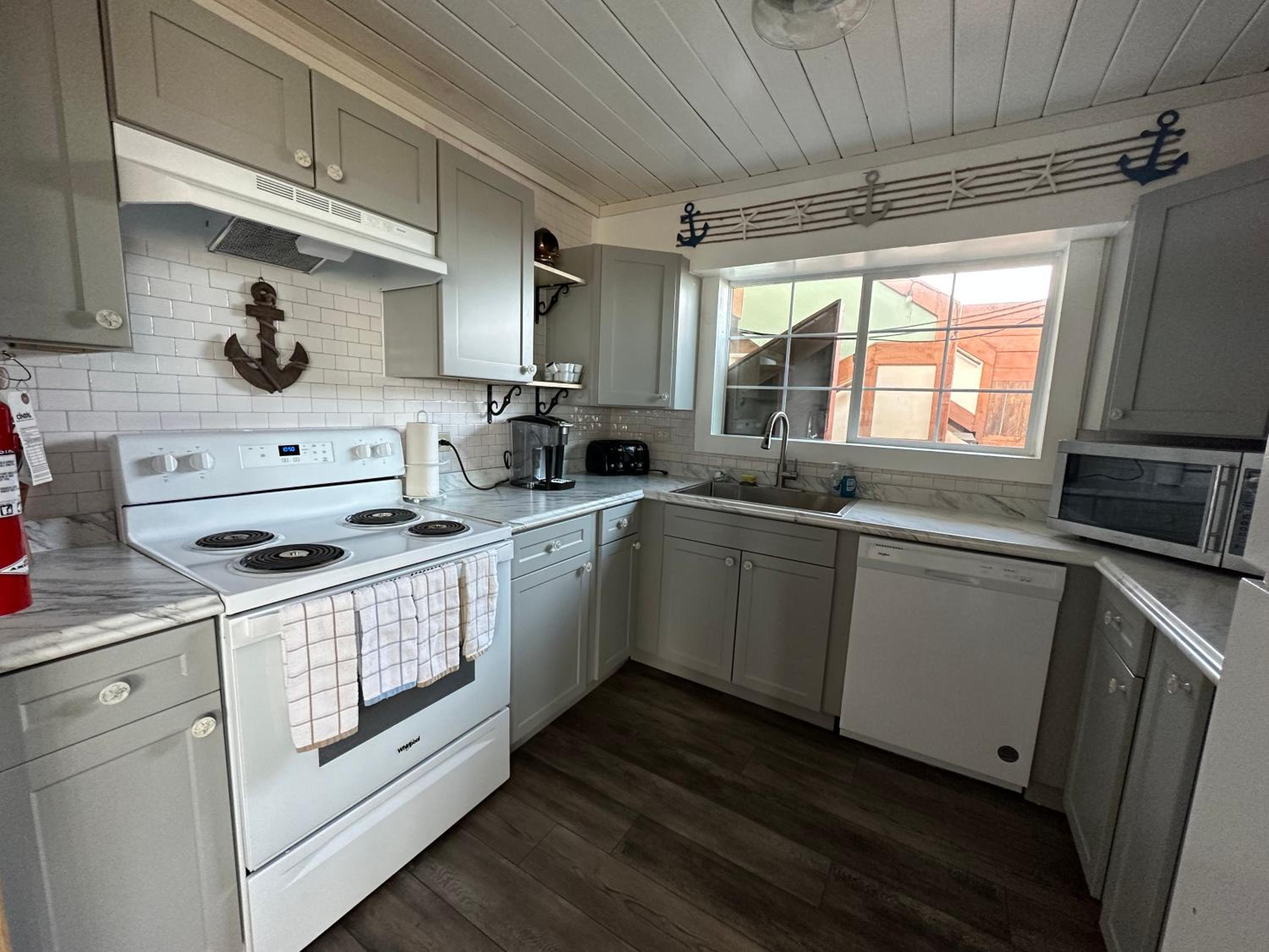 Three Bedroom Suite with Ocean and Harbor Views photo 2
