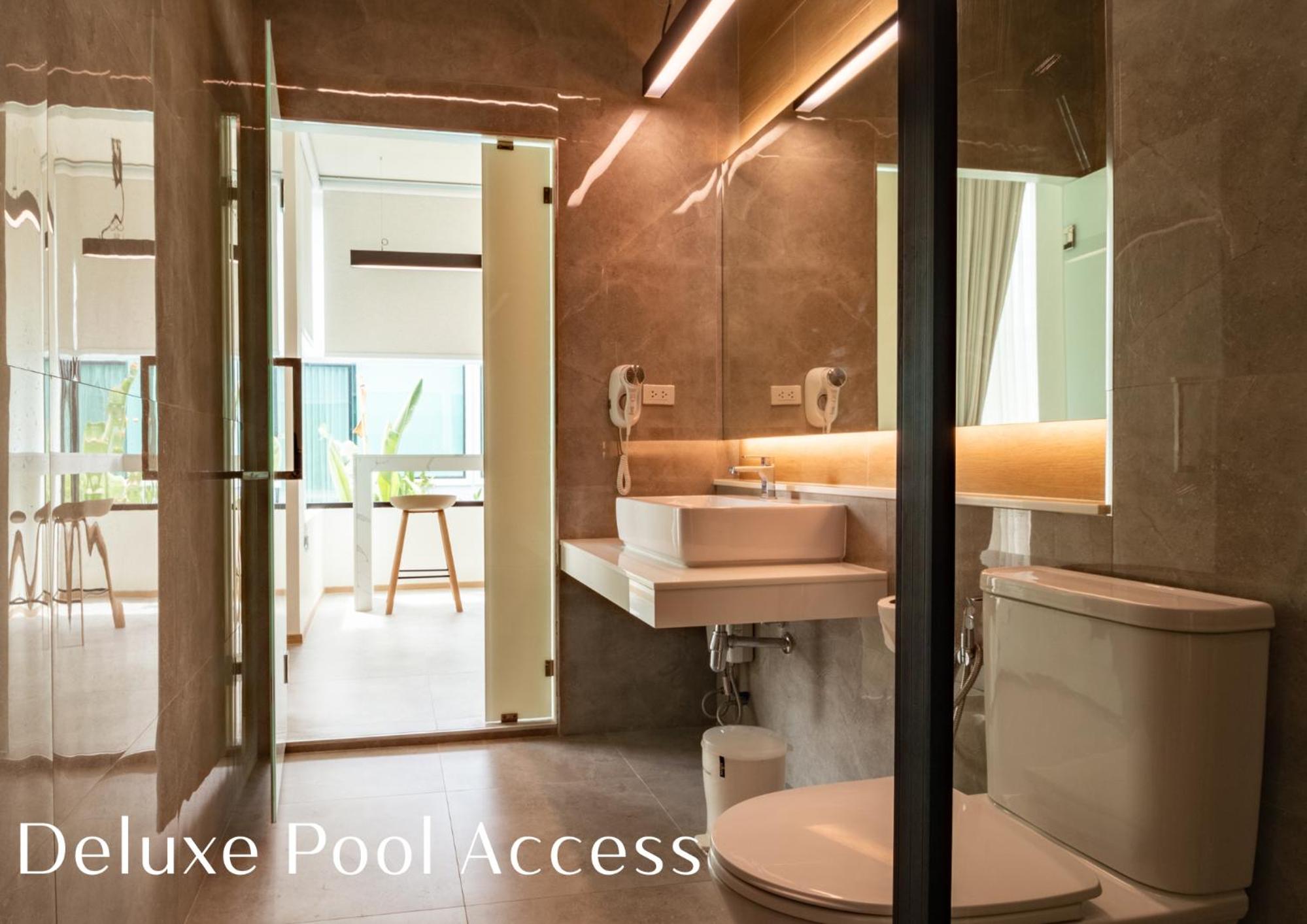 Double Room with Pool View photo 3