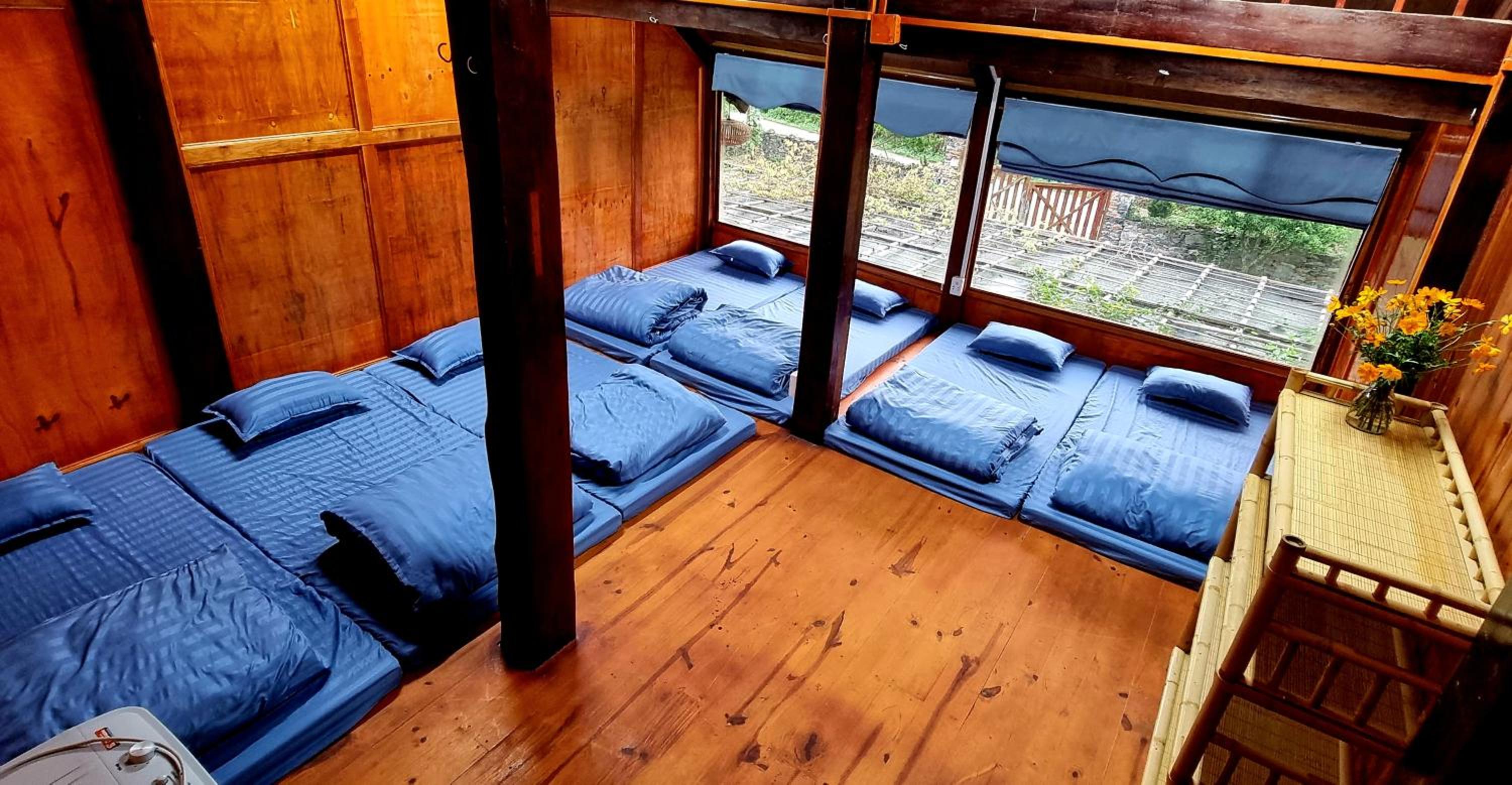 8-Bed Mixed Dormitory Room photo 1