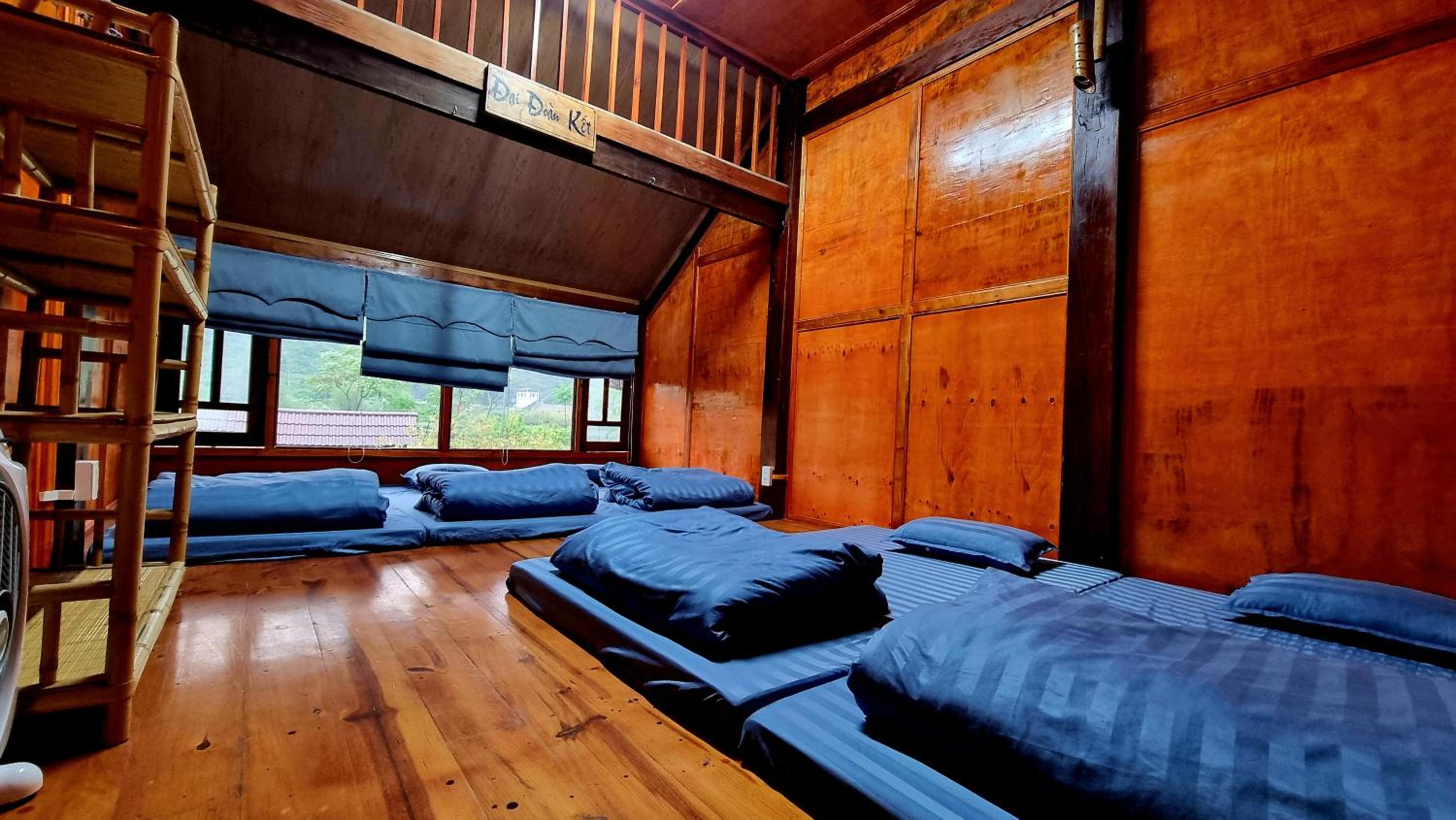 6-Bed Mixed Dormitory Room photo 3